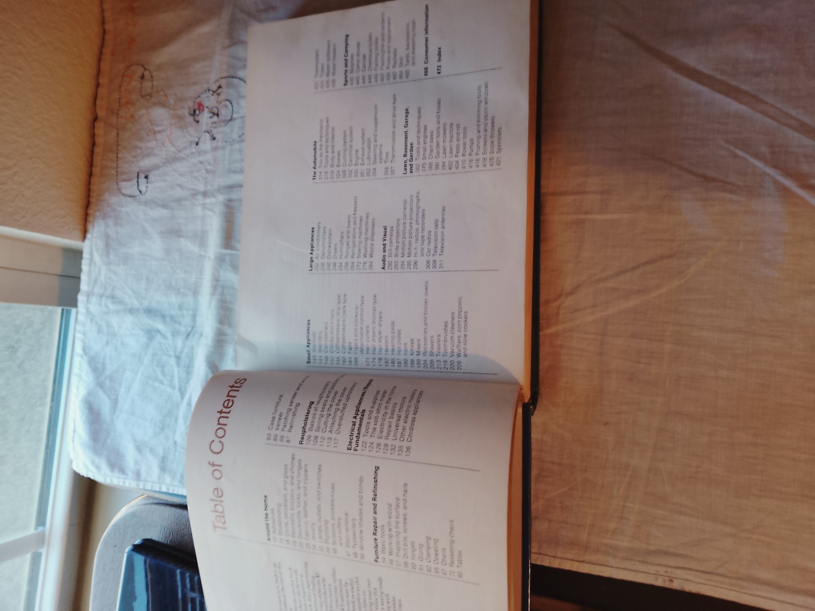 2 Vtg Home Repair Books Pop Mechanics appliance and R. Digest fix it yourself