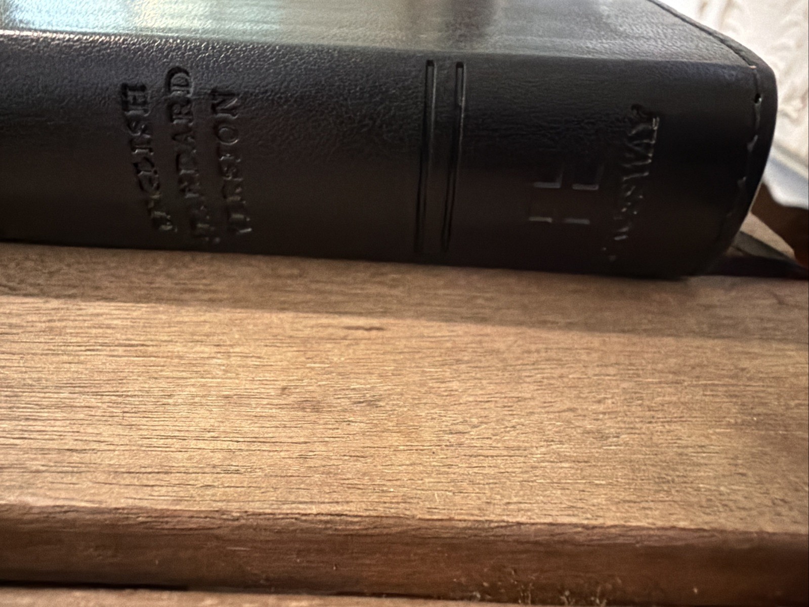 Vintage ESV Holy Bible (Black): English Standard Soft Leather Trutone Like New