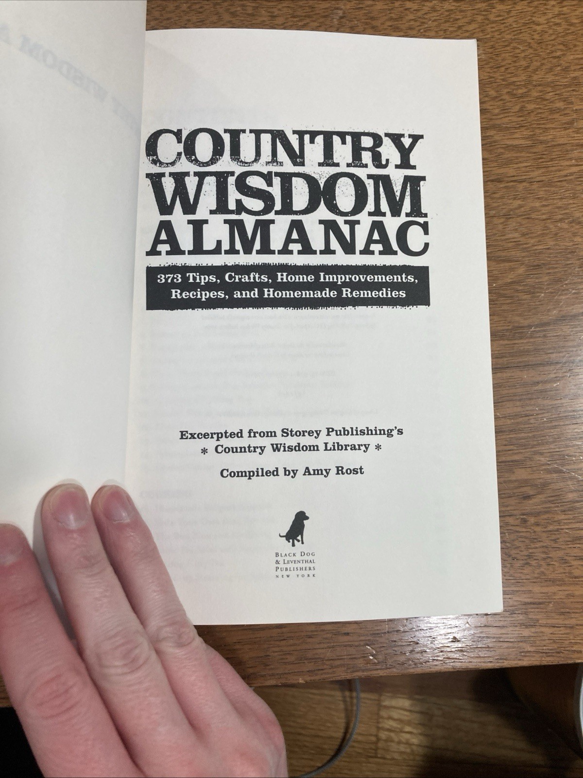 Country Wisdom Almanac : 373 Tips, Crafts, Home Improvements, Recipes… 2008