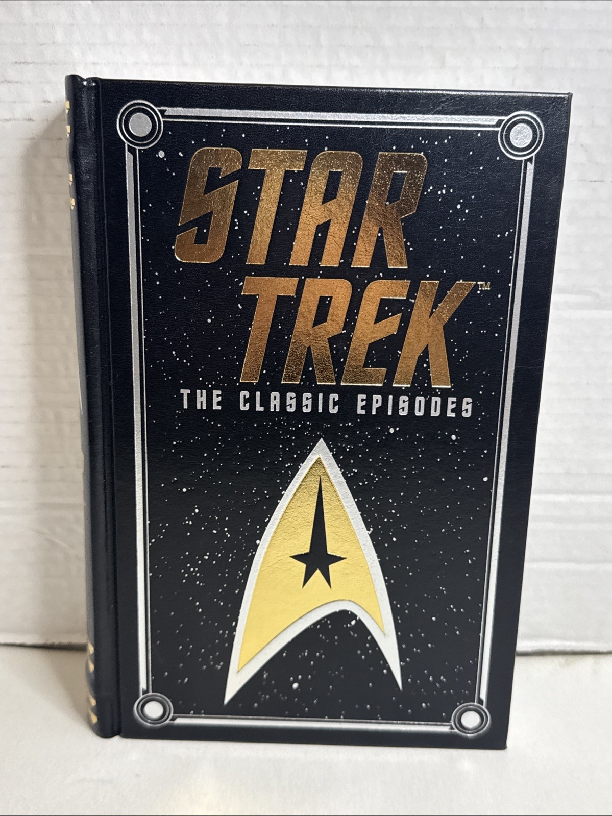 STAR TREK: THE CLASSIC EPISODES HARDCOVER – By Del Ray – 2016 – LIKE NEW