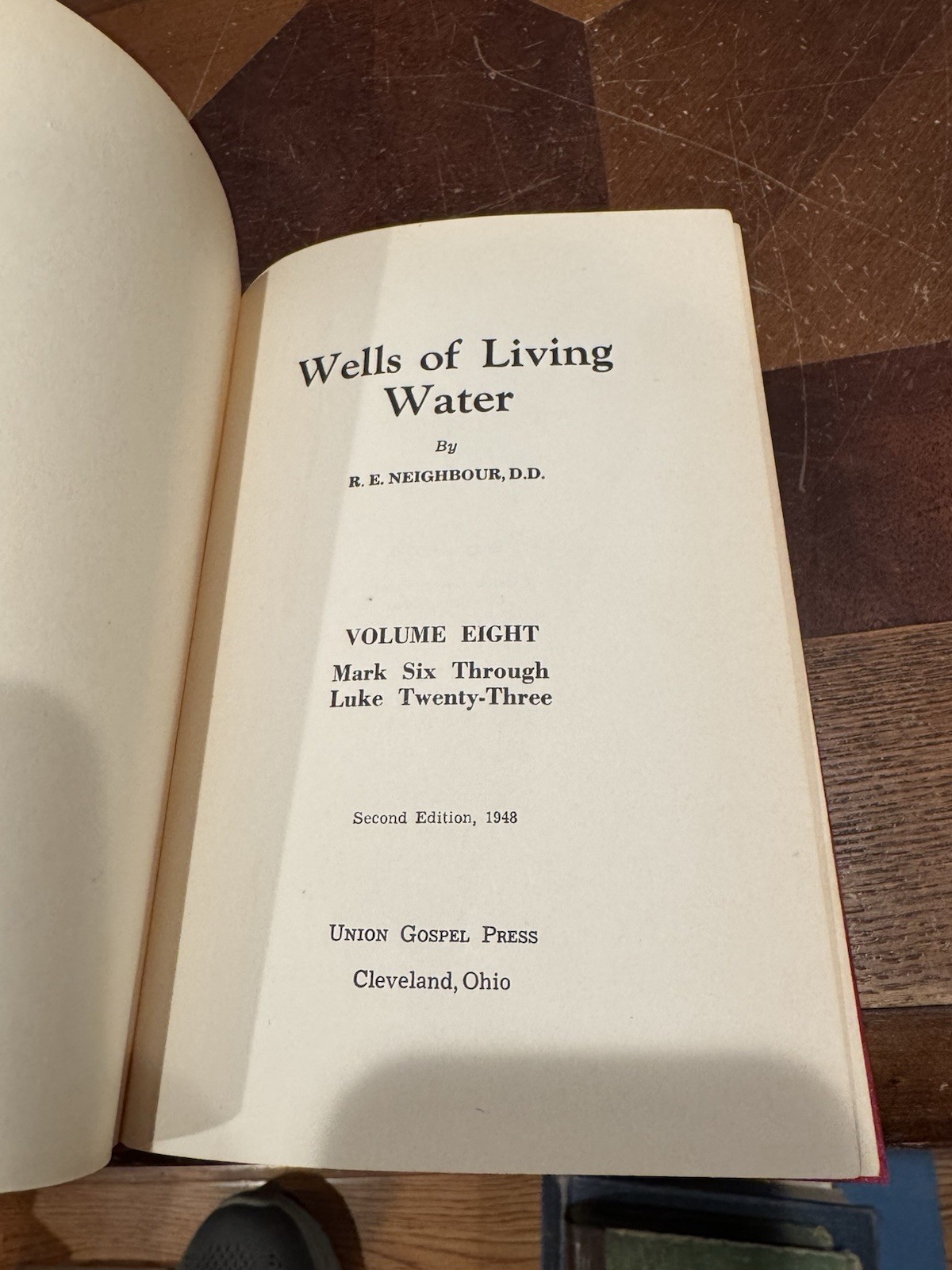 Wells of Living Water Volume 8 by Mark 6 Thru Like 23 R. E. Neighbour Book