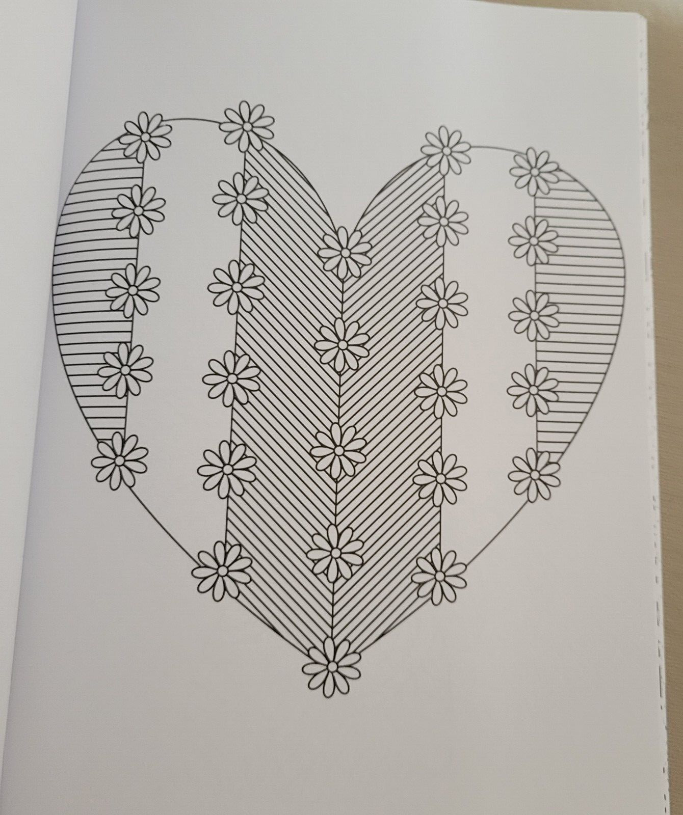LOVE YOU MOM ADULT COLORING BOOK – 2021 TOPIX MEDIA – 47 FESTIVE COLORING PAGES