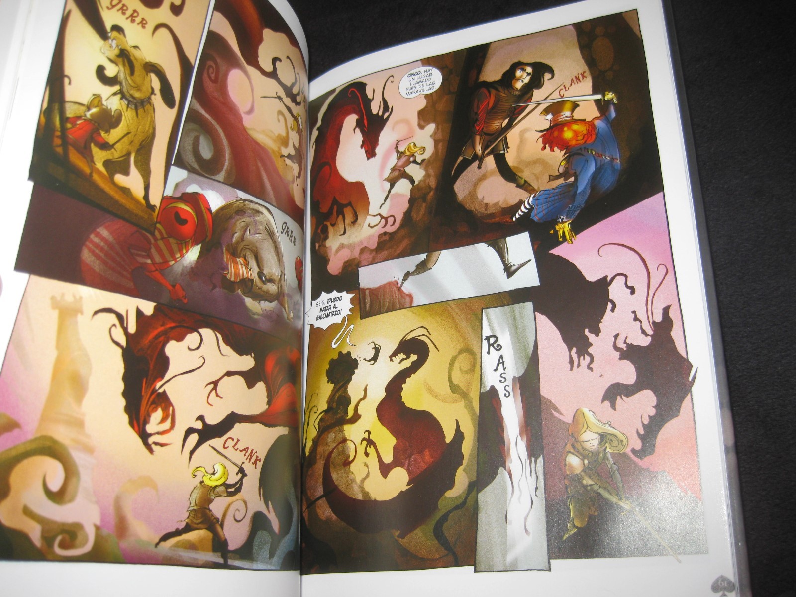 Tim Burton Alice in Wonderland Alicia Pais De Las Maravillas Cartoon Book WOW