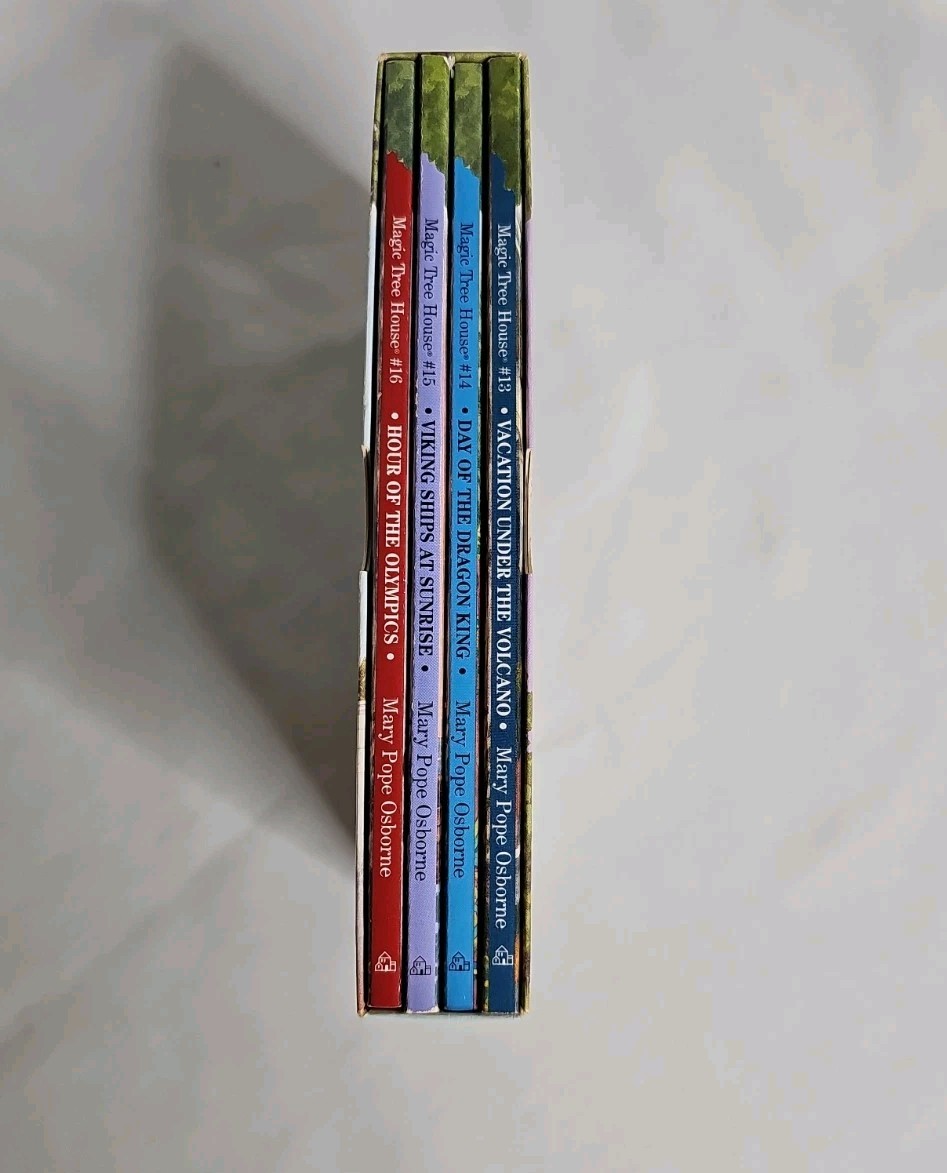 Magic Tree House Boxed Set, Books 13-16: Vacation Under the Volcano, Day of …