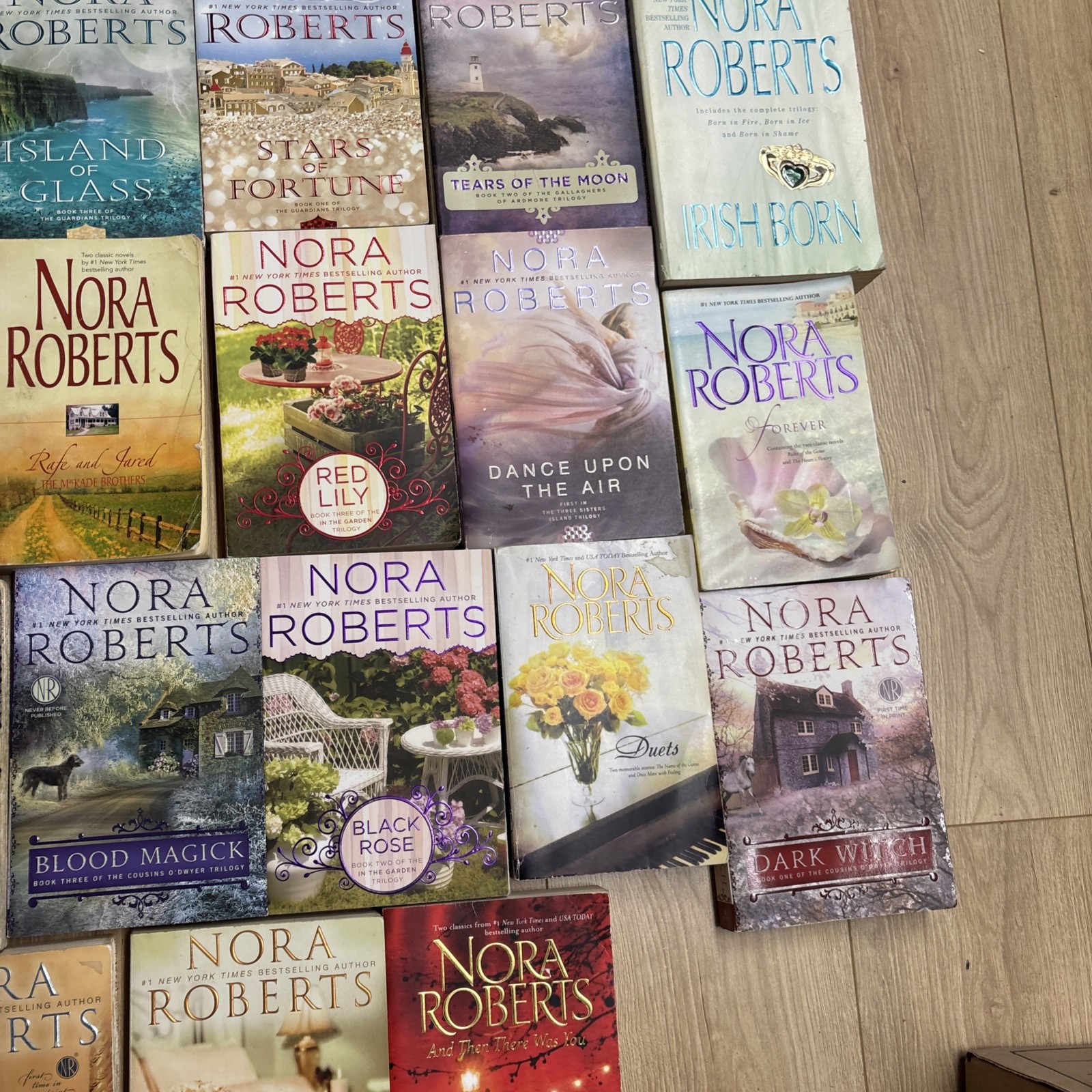 Lot of 32- Nora Roberts – Mass Paperback And Hardcover. HUGE LOT. Good-COLLECTOR