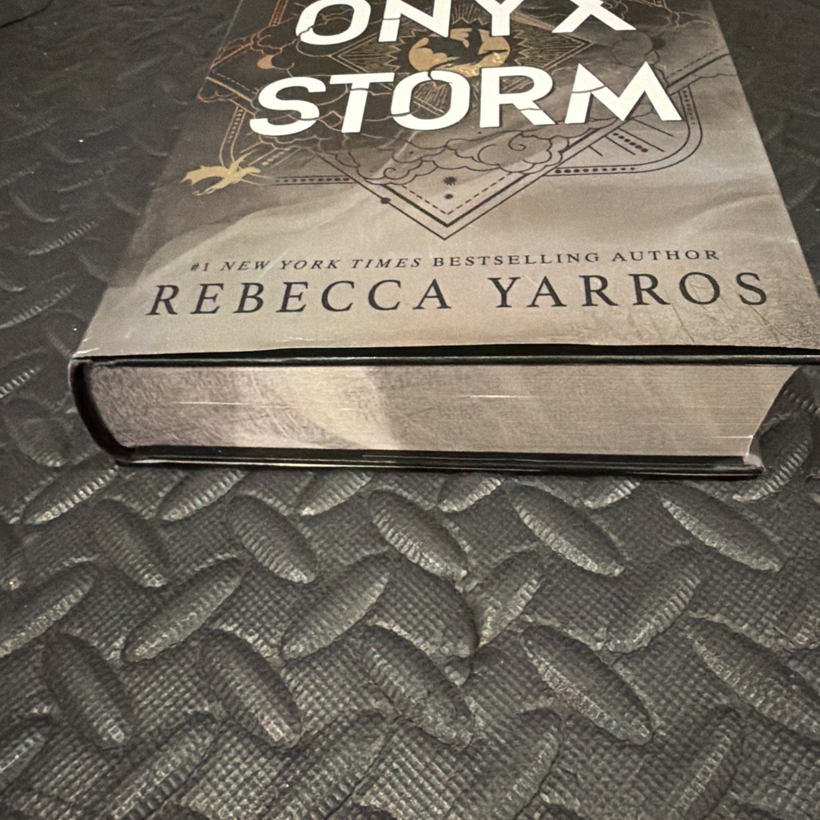 ONYX STORM Hardcover Book Rebecca Yarros Deluxe Limited Edition