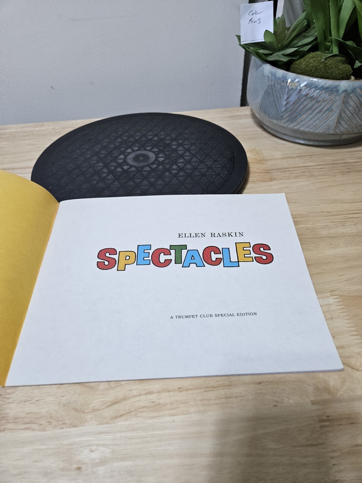 SPECTACLES By Ellen Raskin 1989 Trumpet Club Paperback