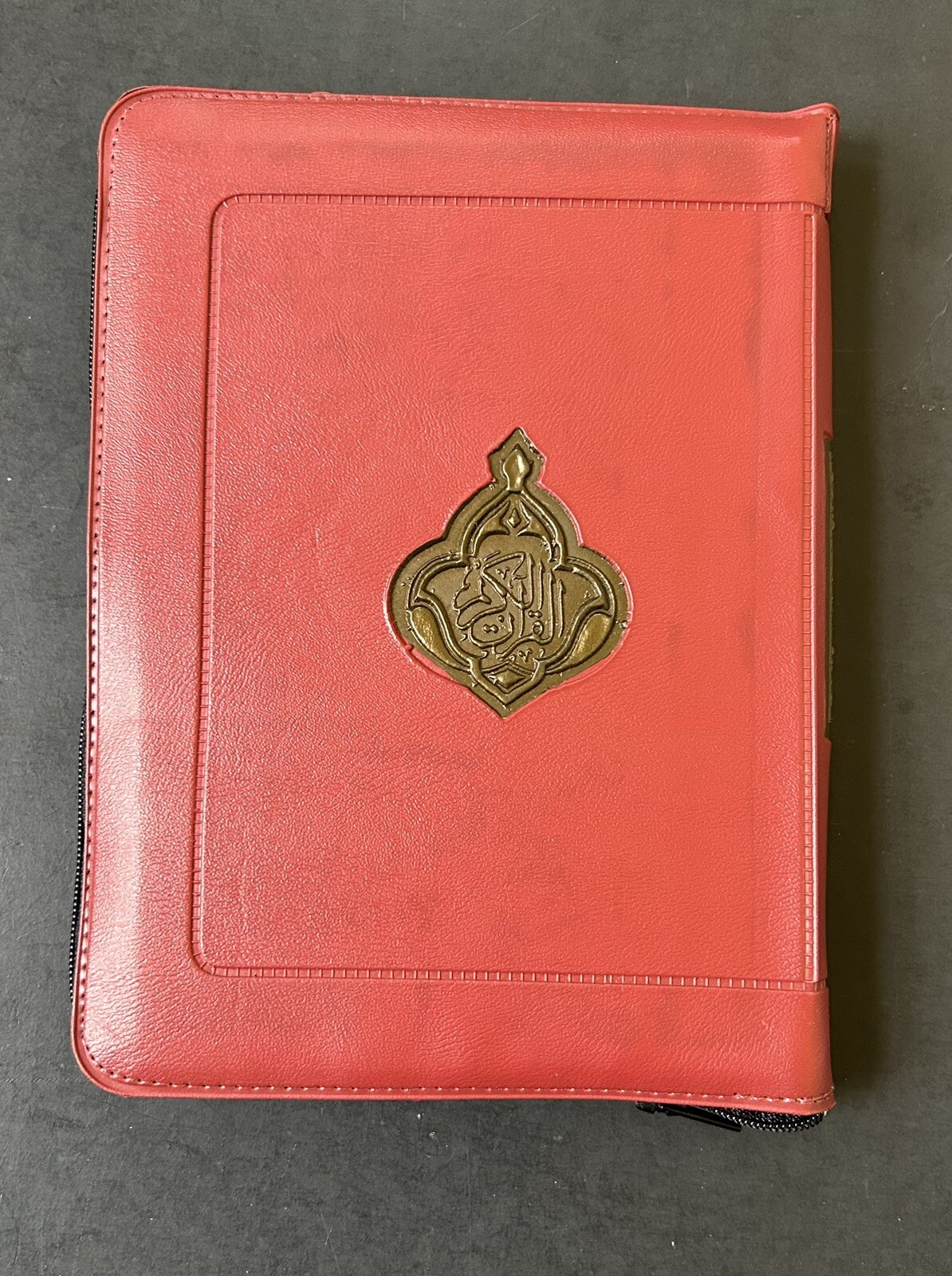 The Holy Quran Arabic Zipper Faux Leather 7.0“x 5.5“ (Colors May Vary)