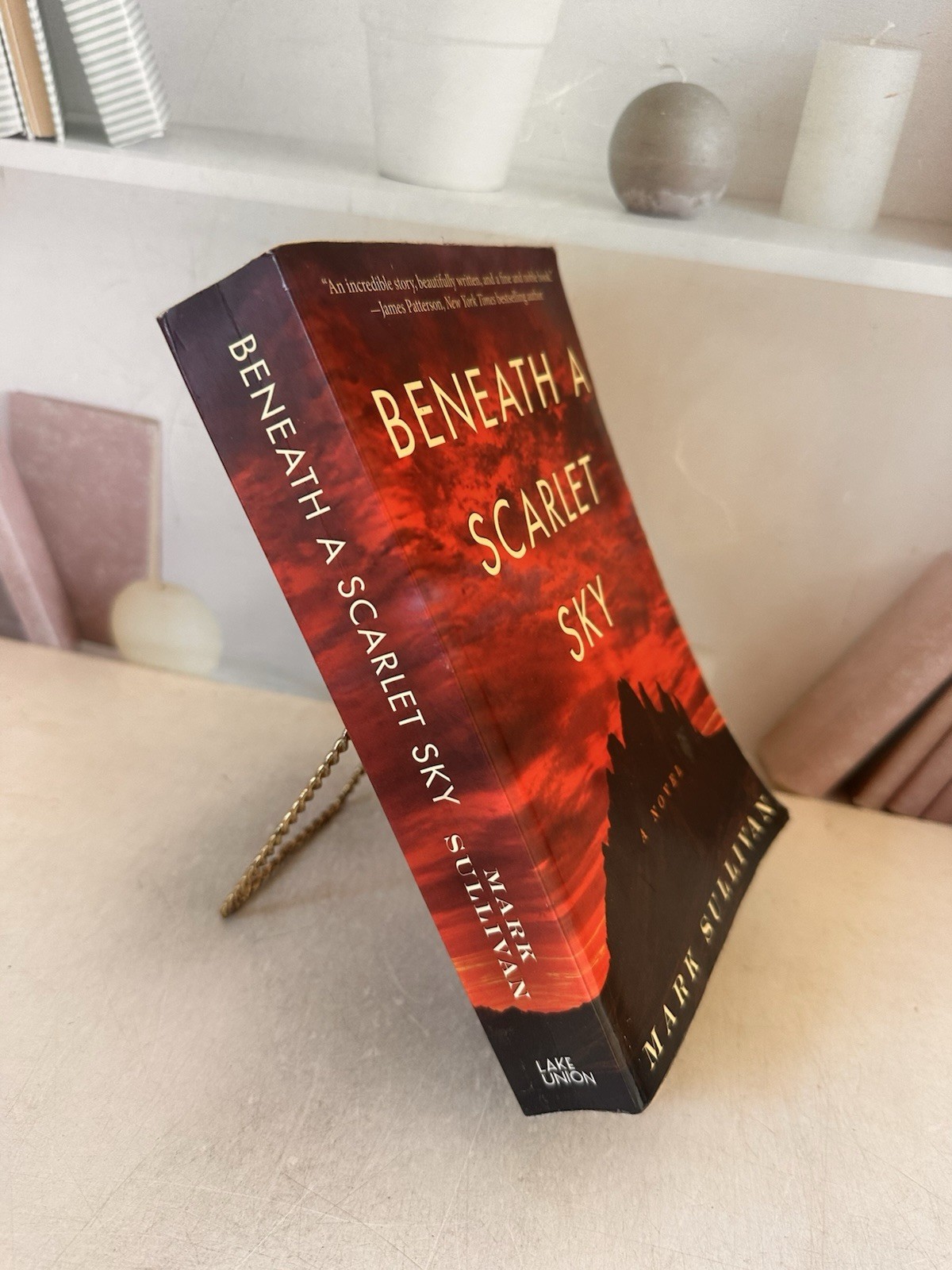 Beneath a Scarlet Sky : A Novel by Mark Sullivan 2017, Trade Paperback
