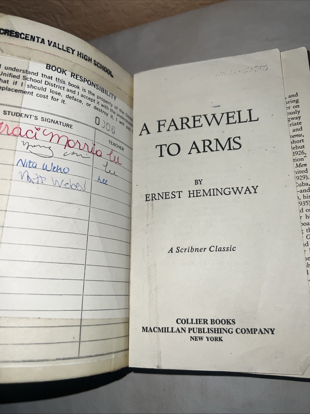 A Farewell to Arms (A Scribner Classic) – Paperback By Hemingway, Ernest – GOOD