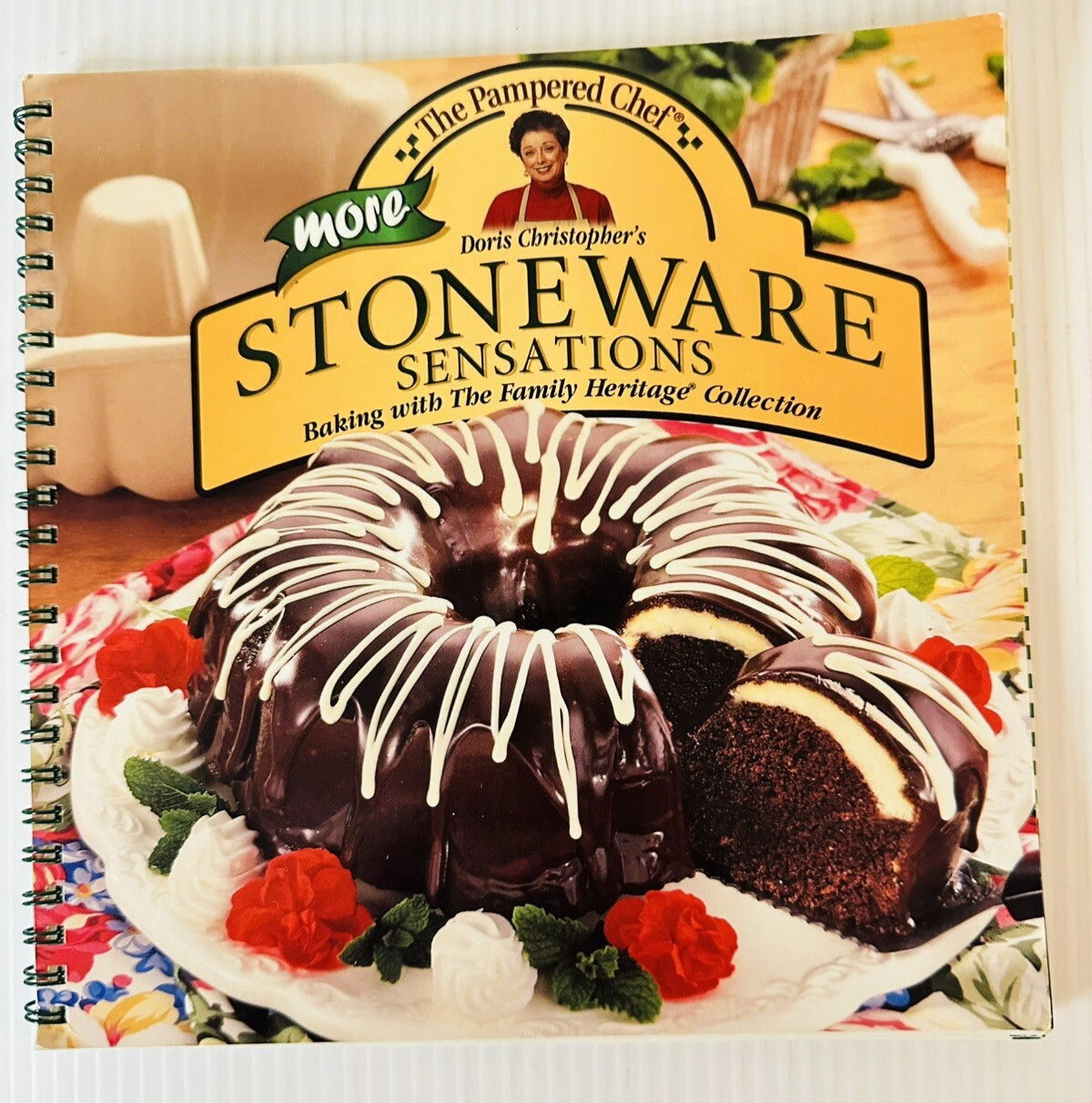 Stoneware Sensations Pampered Chef 1999 Illustrated Cooking and Bakeware Guide
