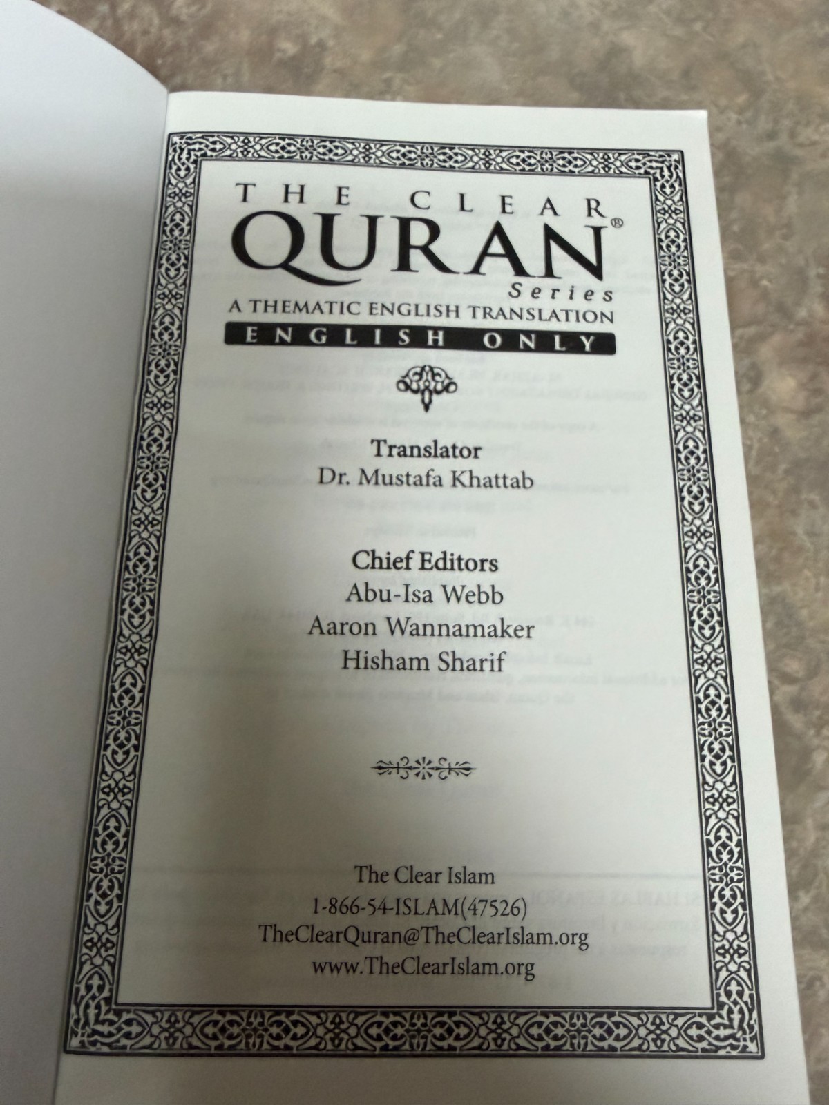 The Clear Quran- A Thematic English Translation, Paperback Book