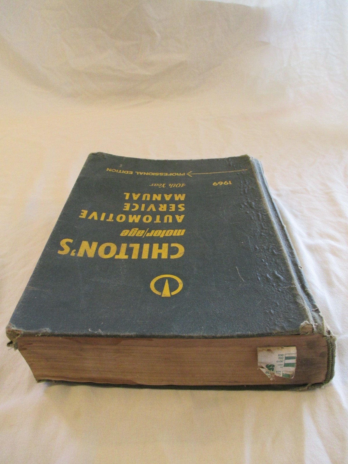 Vintage Chilton 1969 Motor Age Auto Repair Manual Hard Cover. Pro. Edition