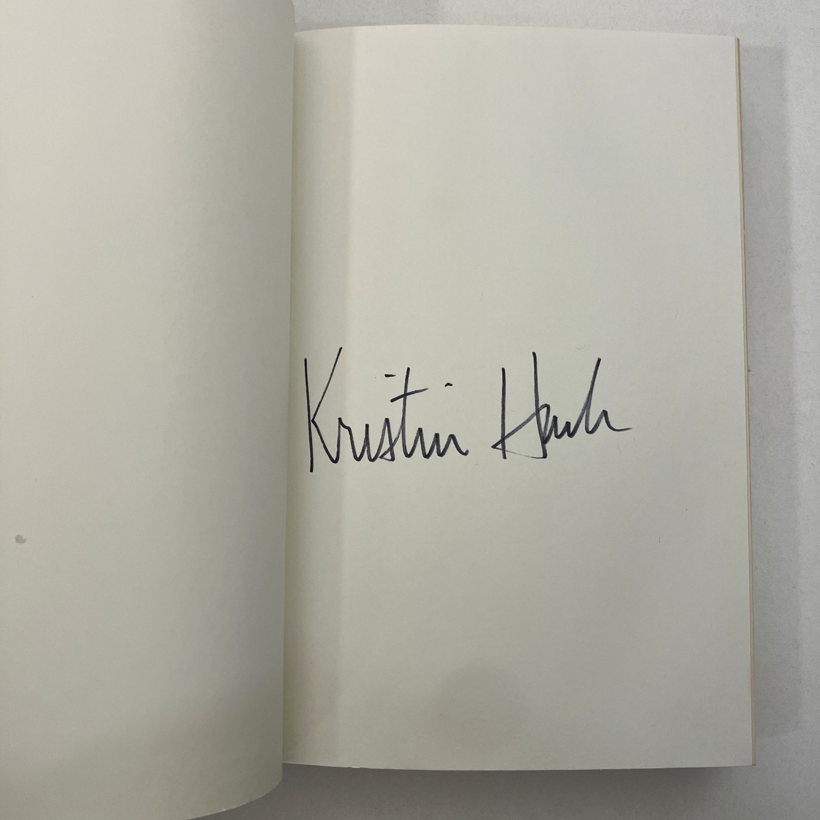 Fly Away Kristin Hannah SIGNED St Martin’s Press 2013 HCDJ Family Heartwarming