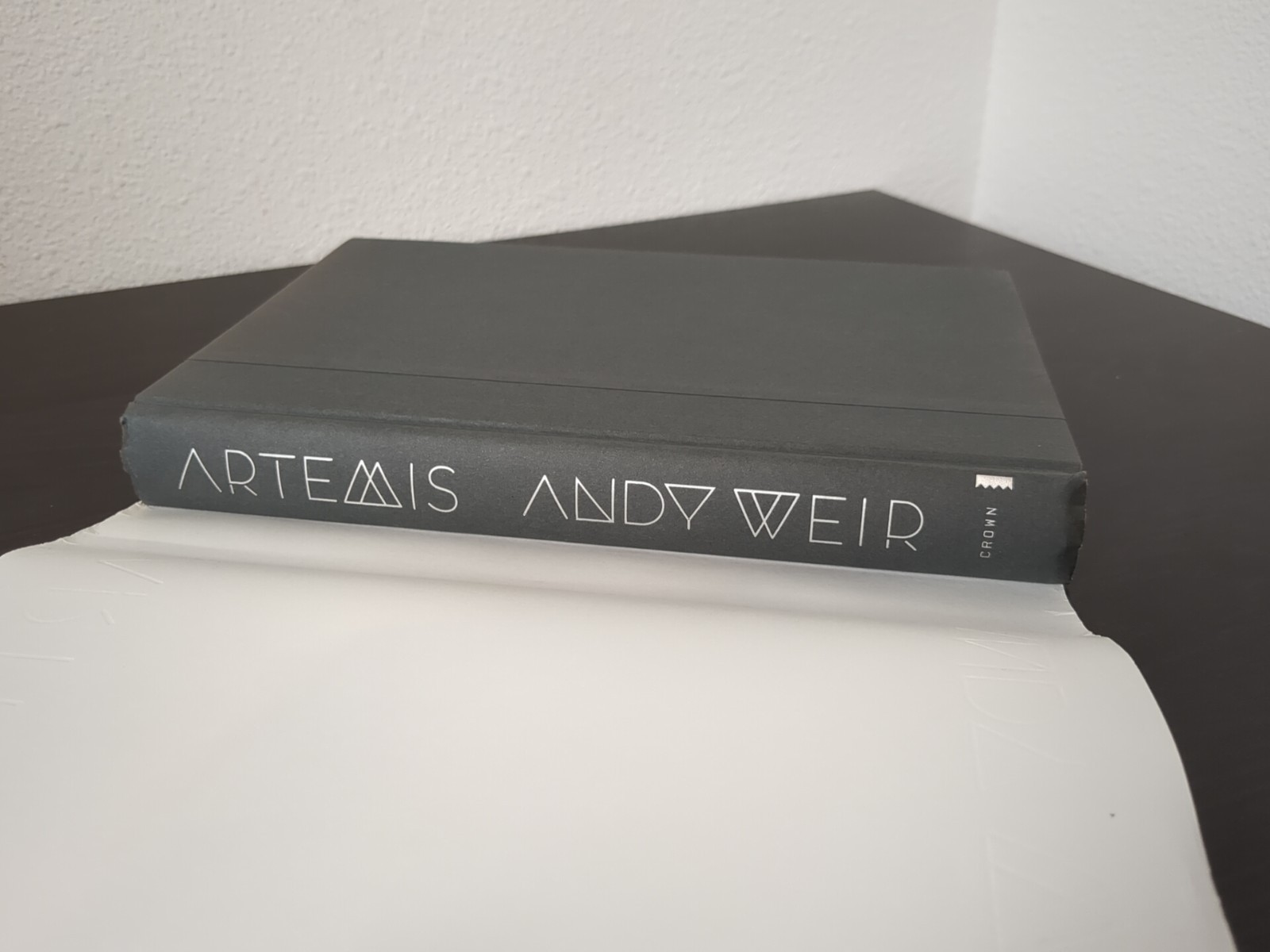 Artemis Andy Weir 2017, Hardcover First Edition 1st Print HCDJ