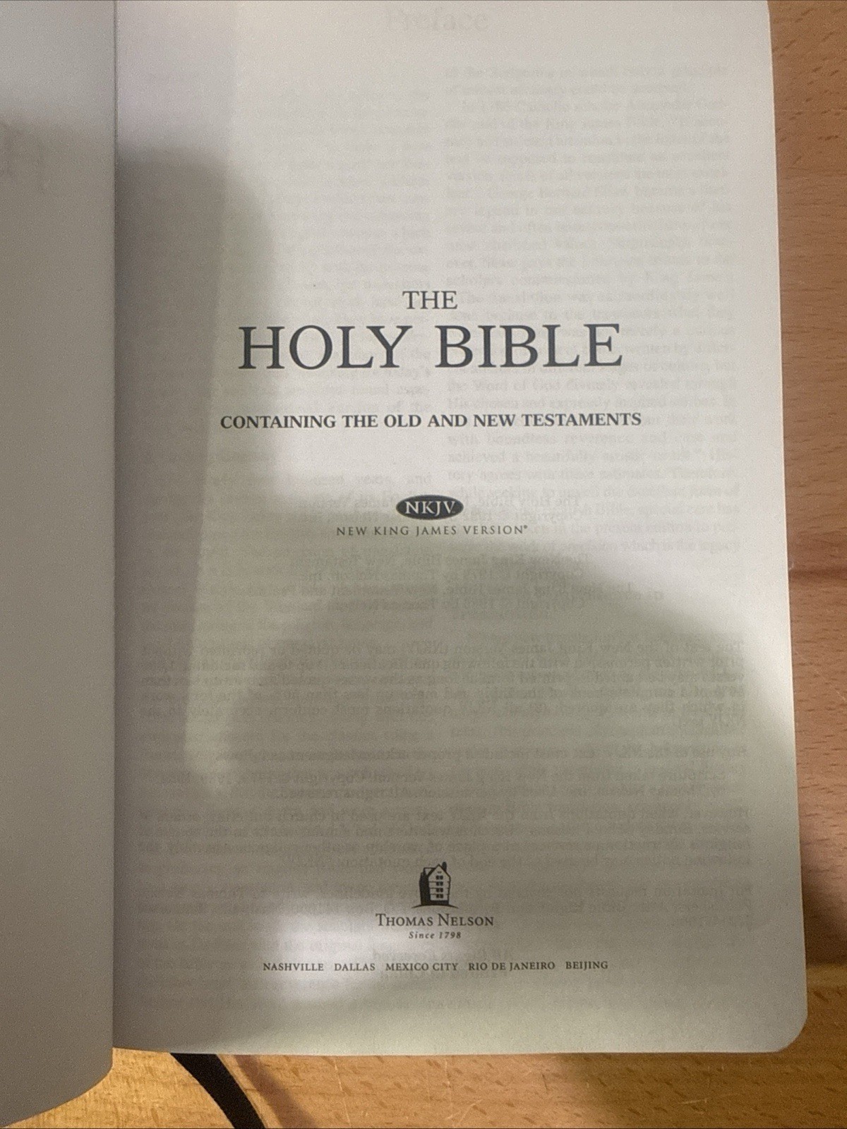Holy Bible Old and New Testament NKJF Thomas Nelson Pre Owned View Pictures