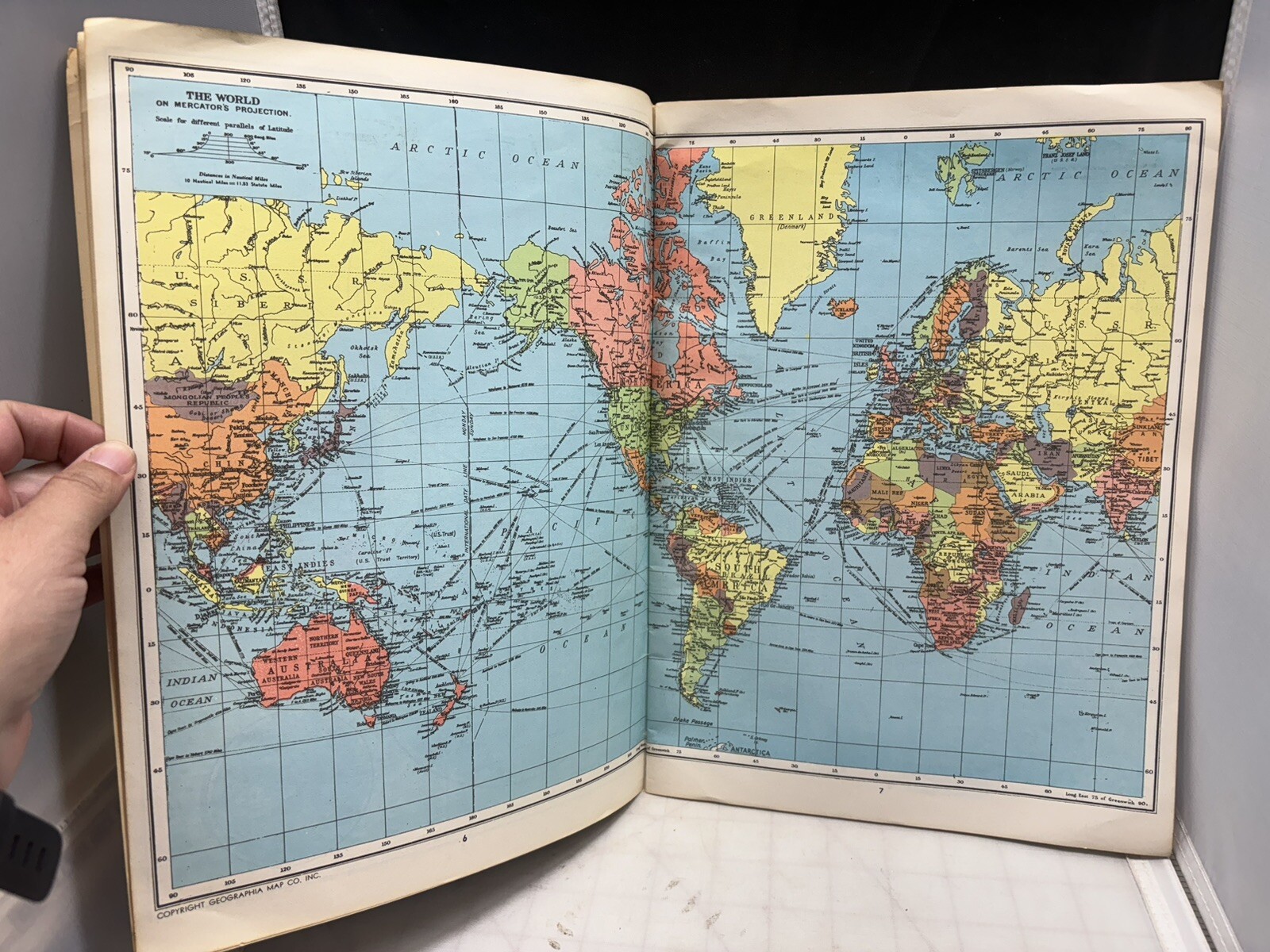 1962 Geographia World Atlas Newly Revised Edition 32 Pages Of Color Maps -MC1