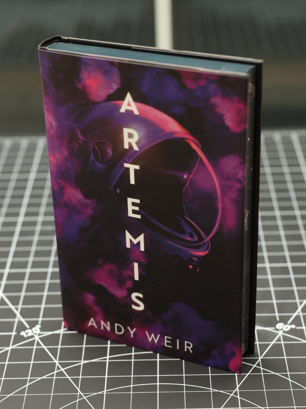 Artemis SIGNED Andy Weir The Broken Binding Edition NEW