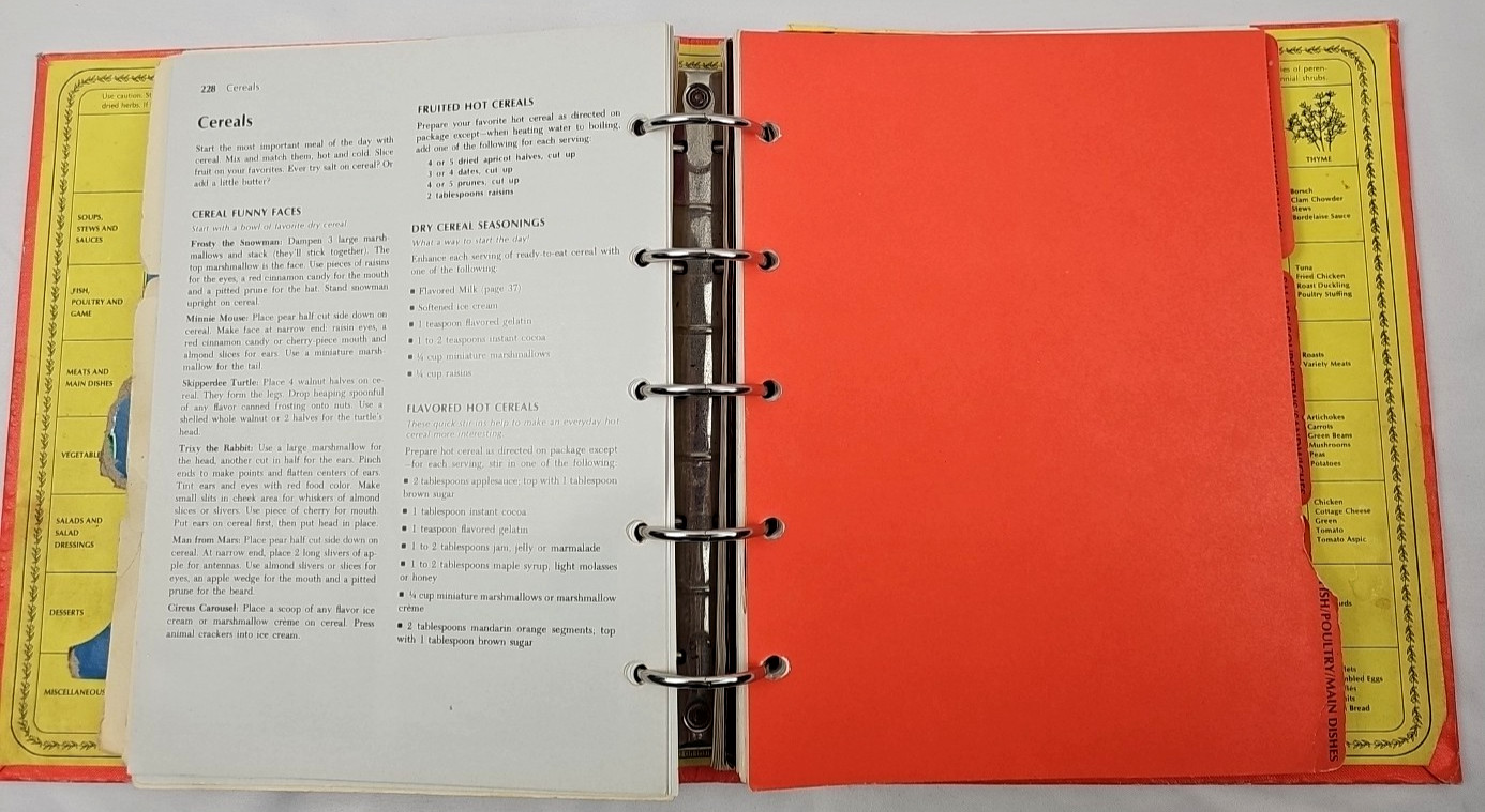 Betty Crocker Cookbook Red Pie 5 Ring Binder 1969 Ed 26th Printing 1976 Vintage