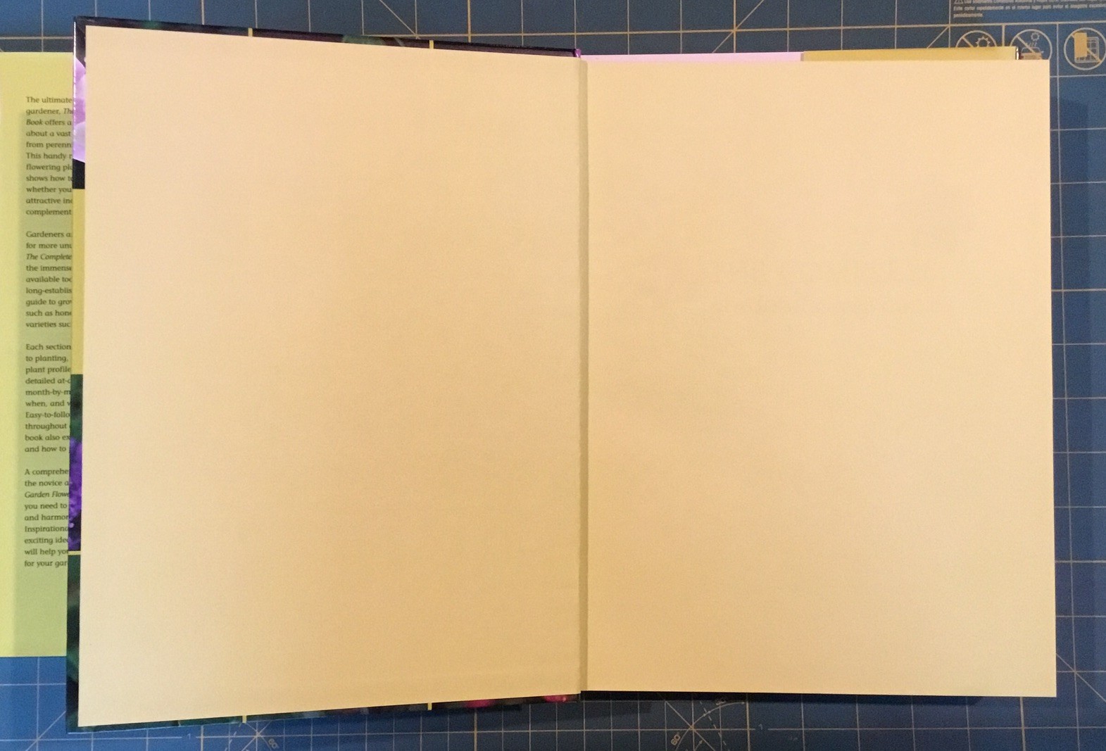 THE COMPLETE garden Flower Book 800 Pages 1000 + Pictures, Like New