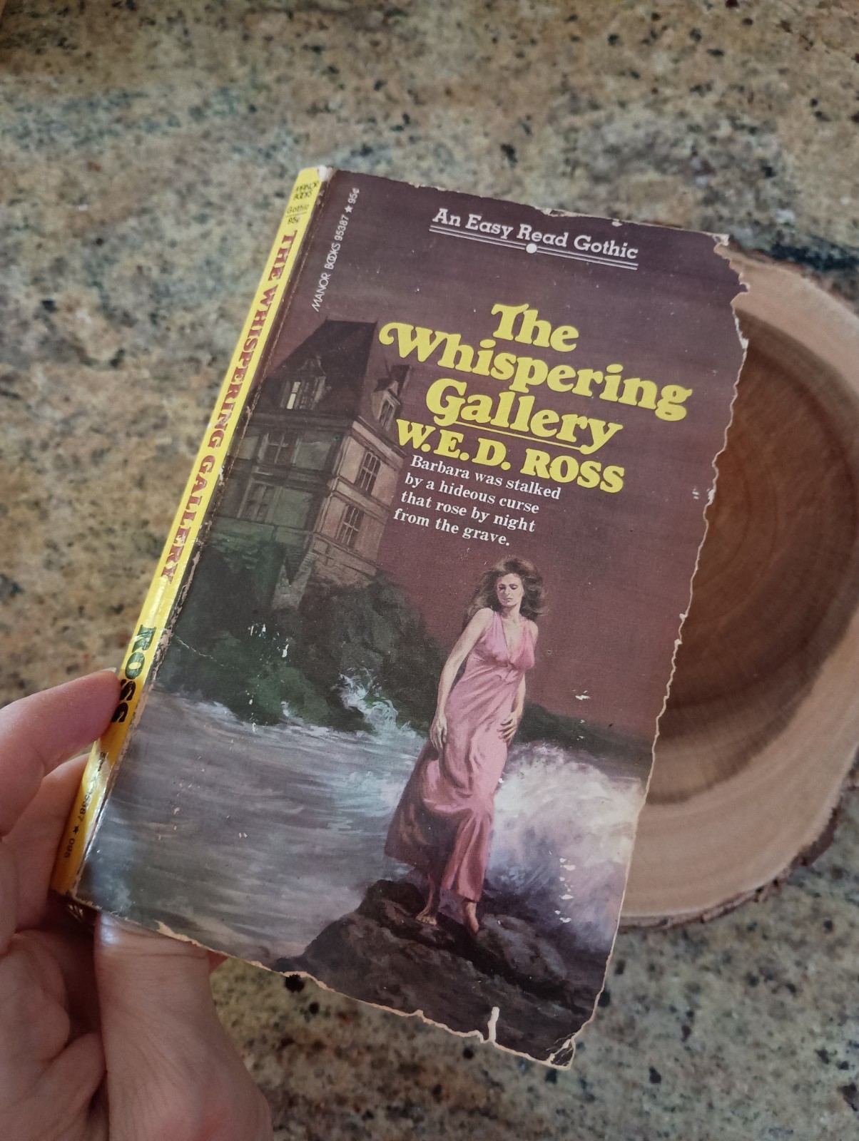 The Whispering Gallery – W.E.D. Ross (Manor Books, An Easy Read Gothic Romance)