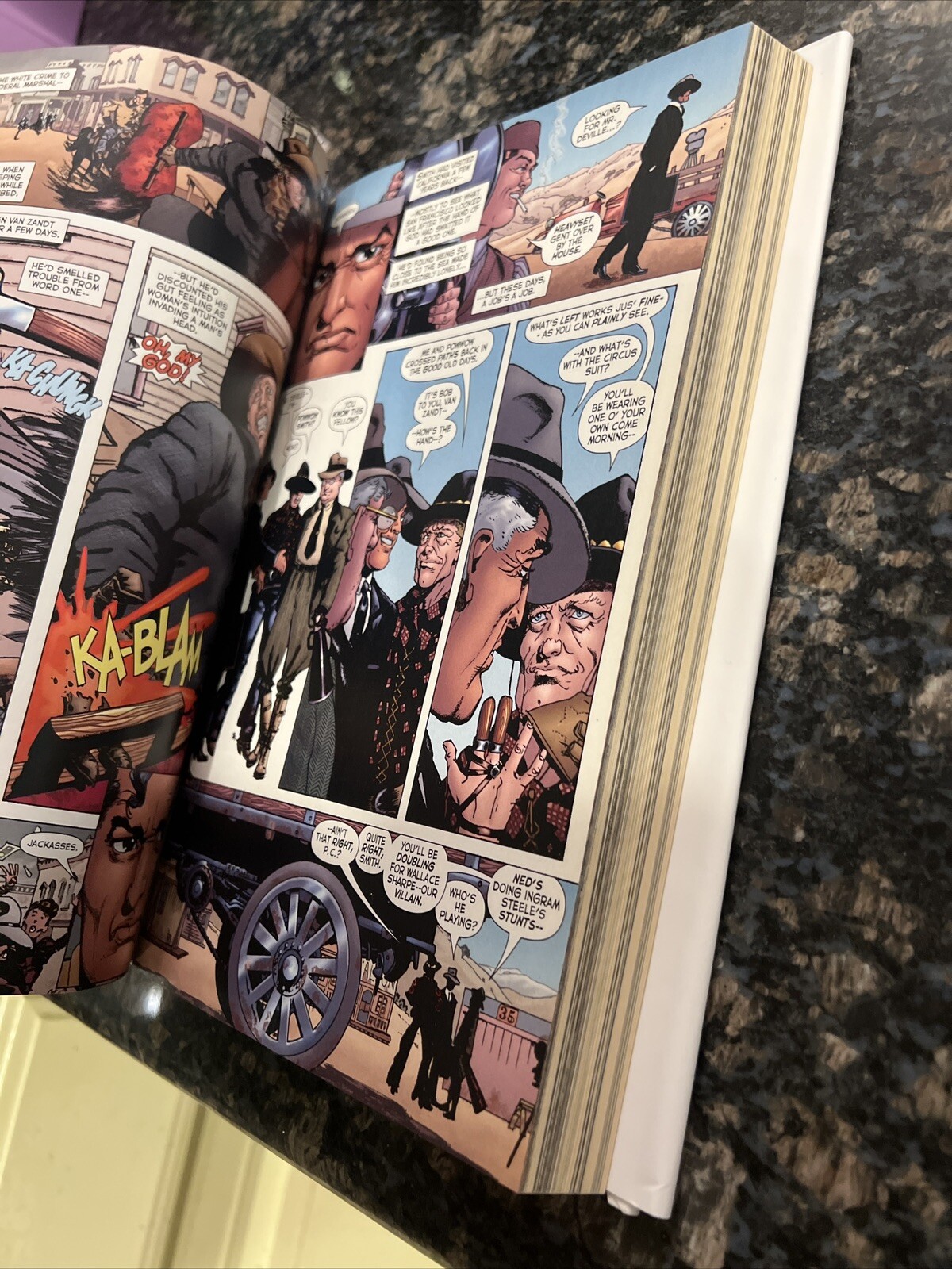 SOLO : DELUXE EDITION – Jeph Loeb – Hardcover -Batman cover Ex-Library