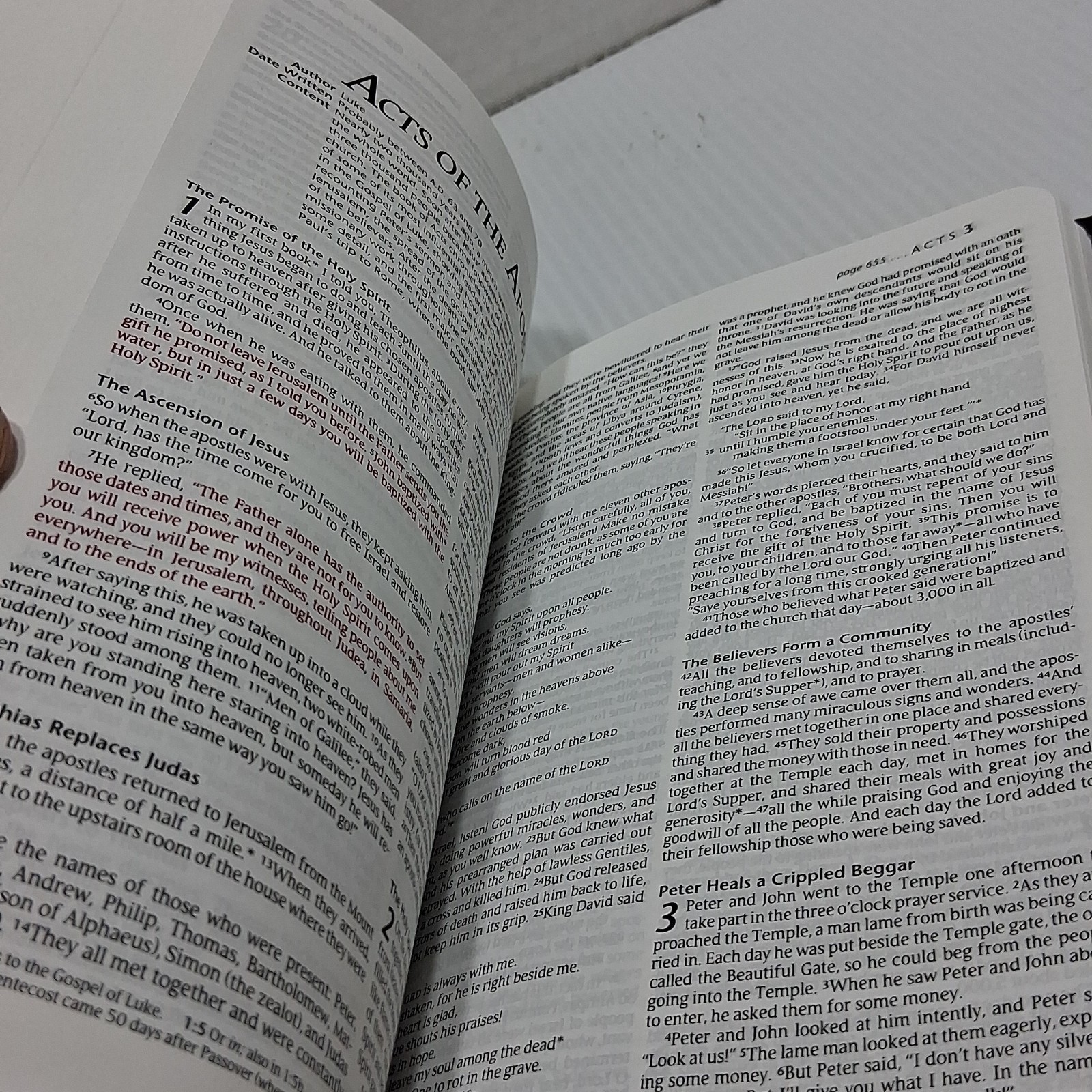 Holy Bible Gift & Award Edition New TYNDALE Living Translation READ