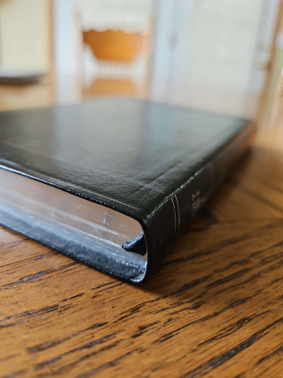 Holy BIBLE NIV Thinline Black Bonded Leather Zondervan 2002