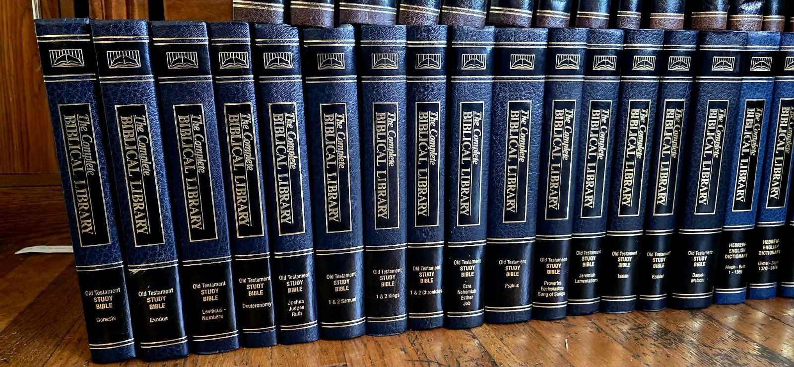 OBO THE COMPLETE BIBLICAL LIBRARY Complete 39-Vol Set O. & N. Testaments, VG HC
