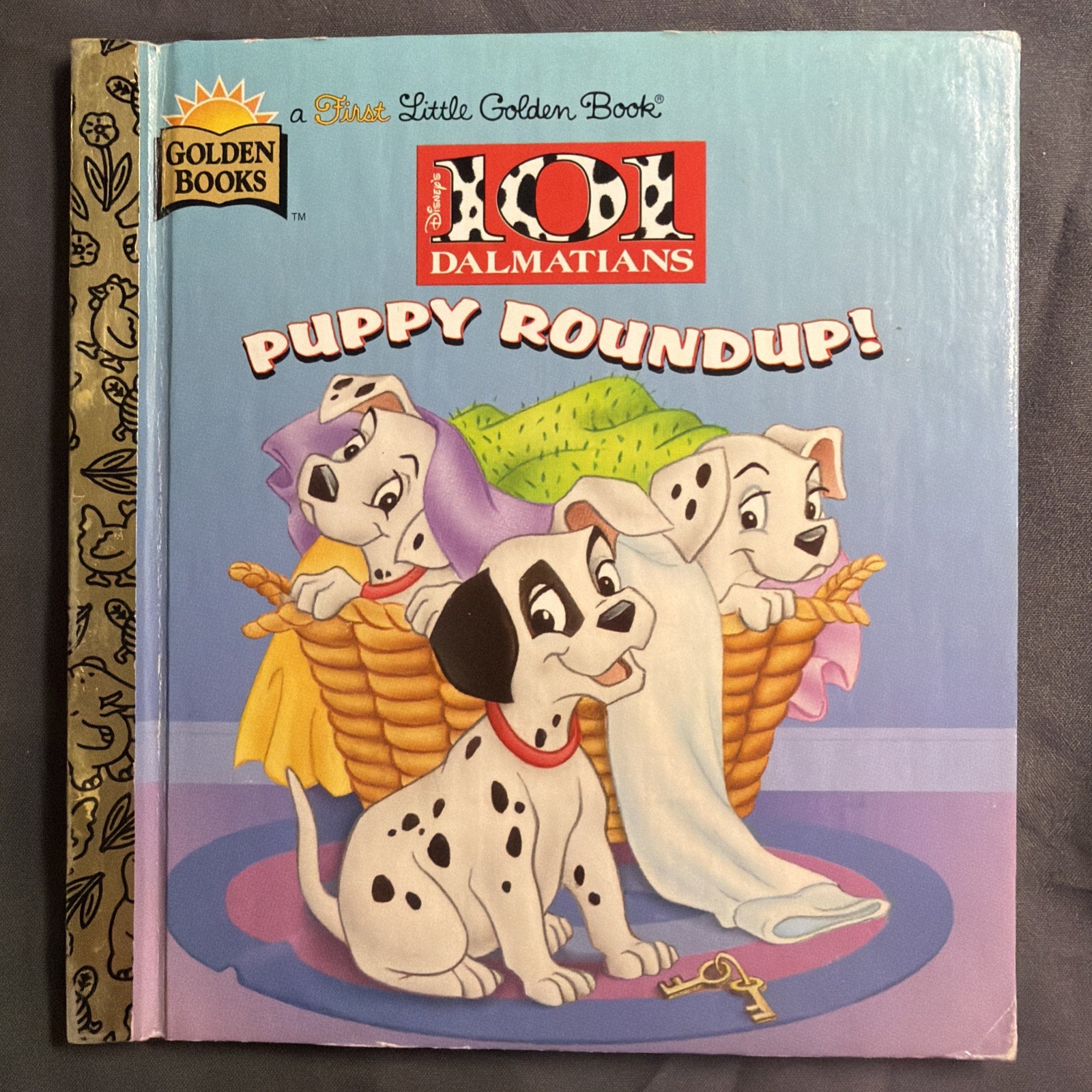 VTG A FIRST LITTLE GOLDEN BOOK DISNEY 101 DALMATIANS PUPPY ROUNDUP! #54F