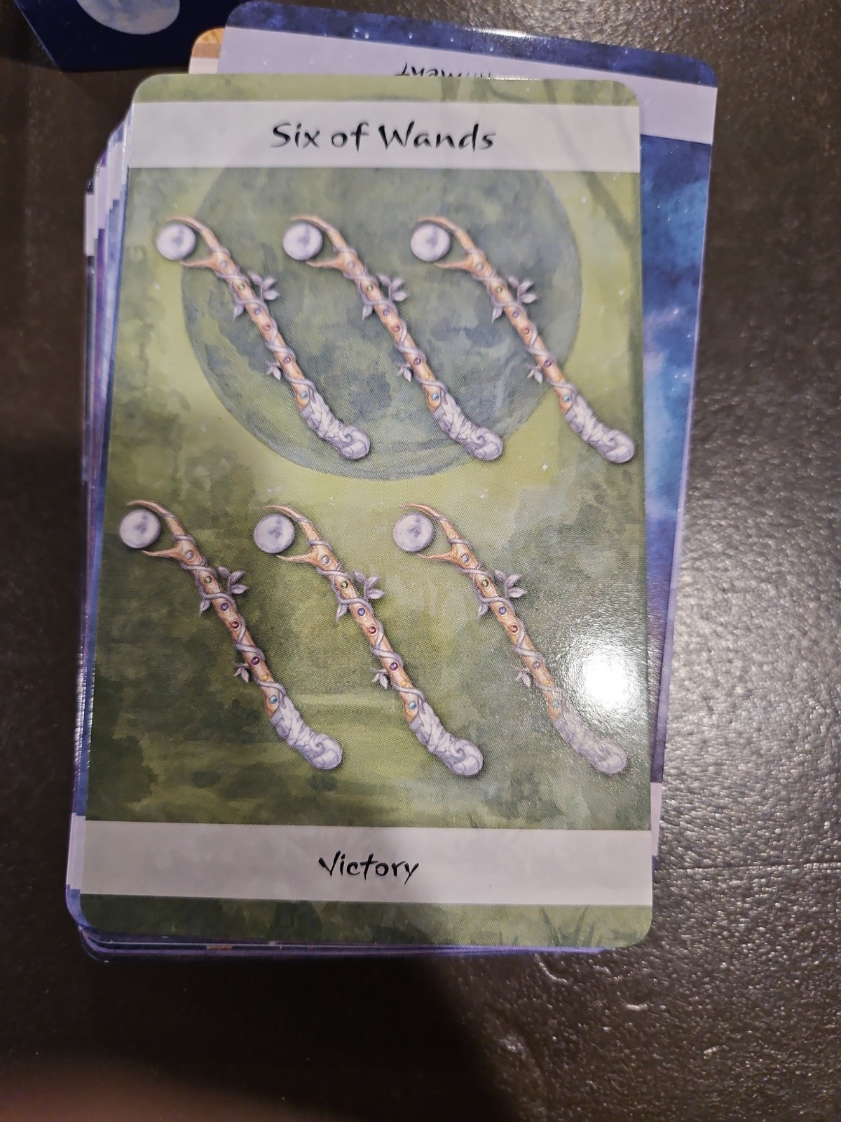 Lunar Tarot: Manifest your dreams 78 Cards 64 Page Book