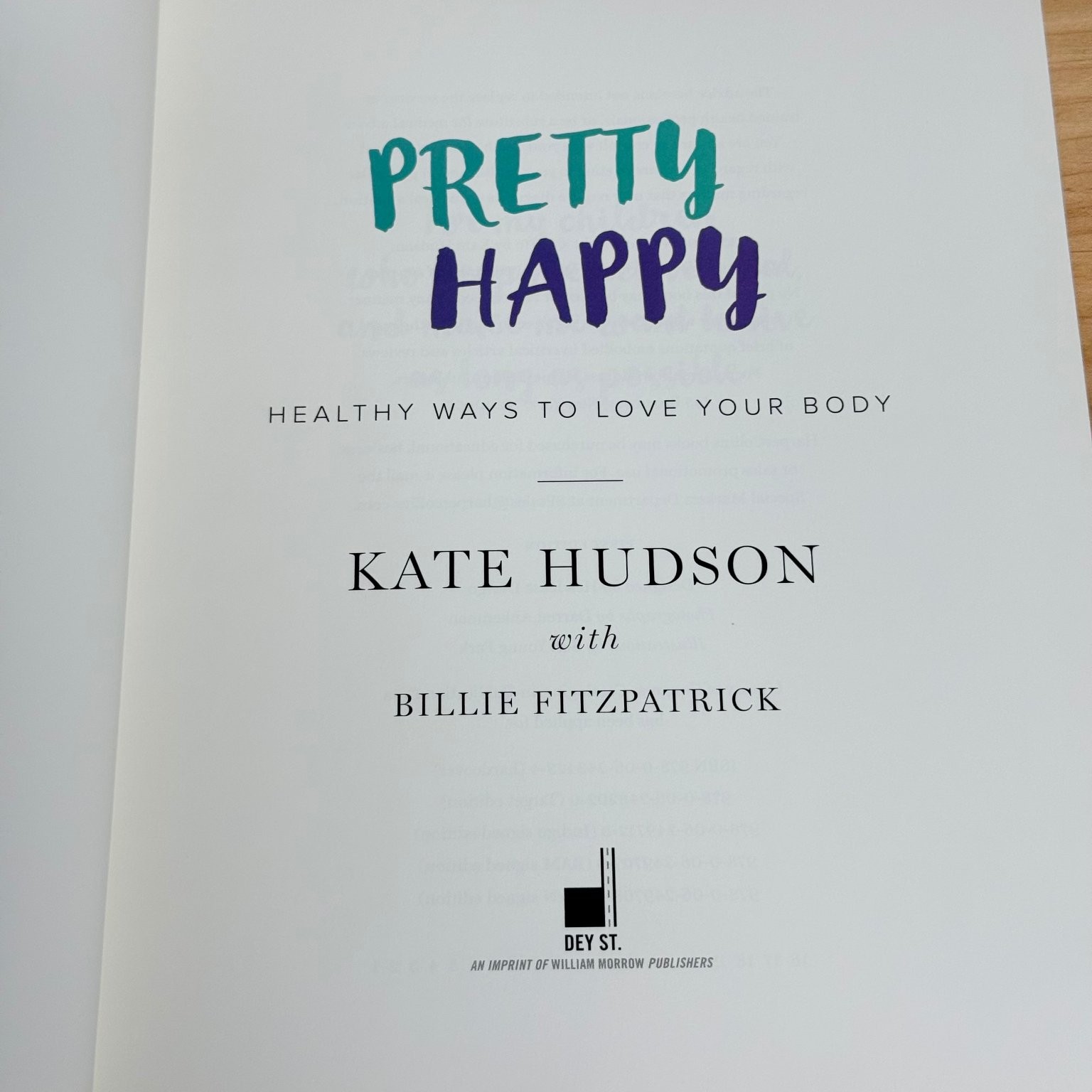 Pretty Happy Kate Hudson 2016 First Edition Hardcover Health Wellness Dey St.