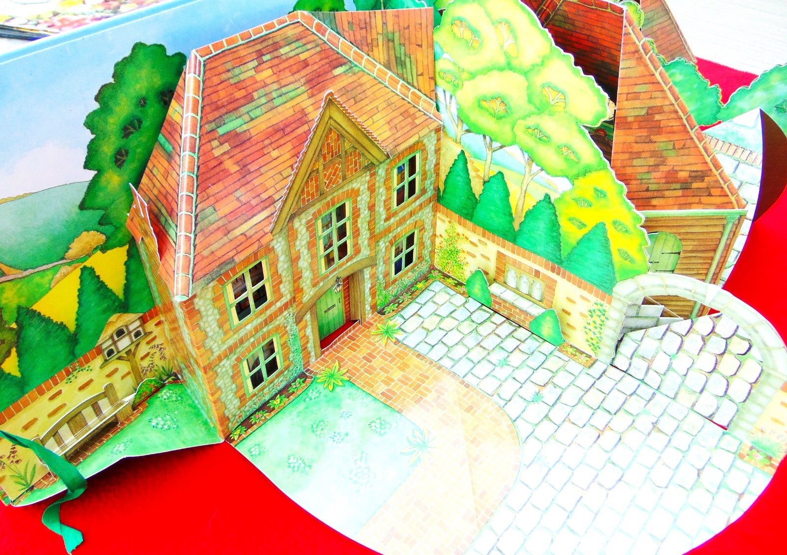 VINTAGE 1993 ~ A VICTORIAN FARM HOUSE~HARDBACK POPUP BOOK ~ by Bateson & Lelie