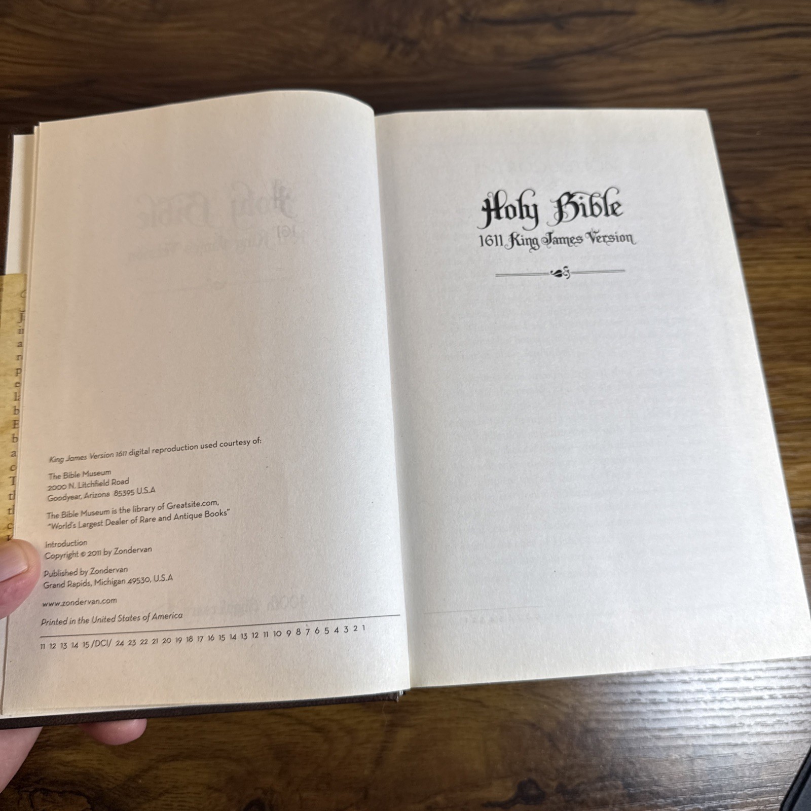 Holy Bible by Zondervan Bibles Staff (2011, Hardcover)