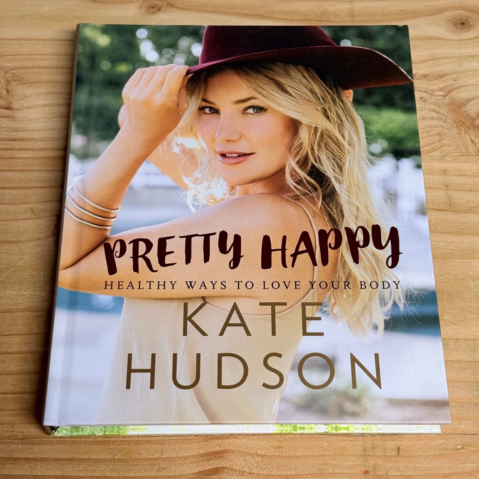 Pretty Happy Kate Hudson 2016 First Edition Hardcover Health Wellness Dey St.