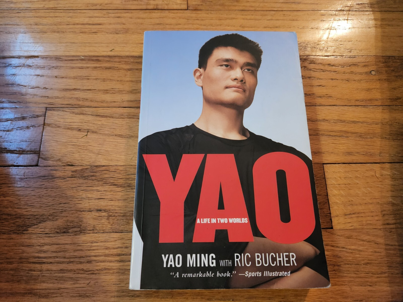 Ric Bucher SIGNED Yao A Life in Two Worlds Yao Ming NBA 2004 First Edition COA