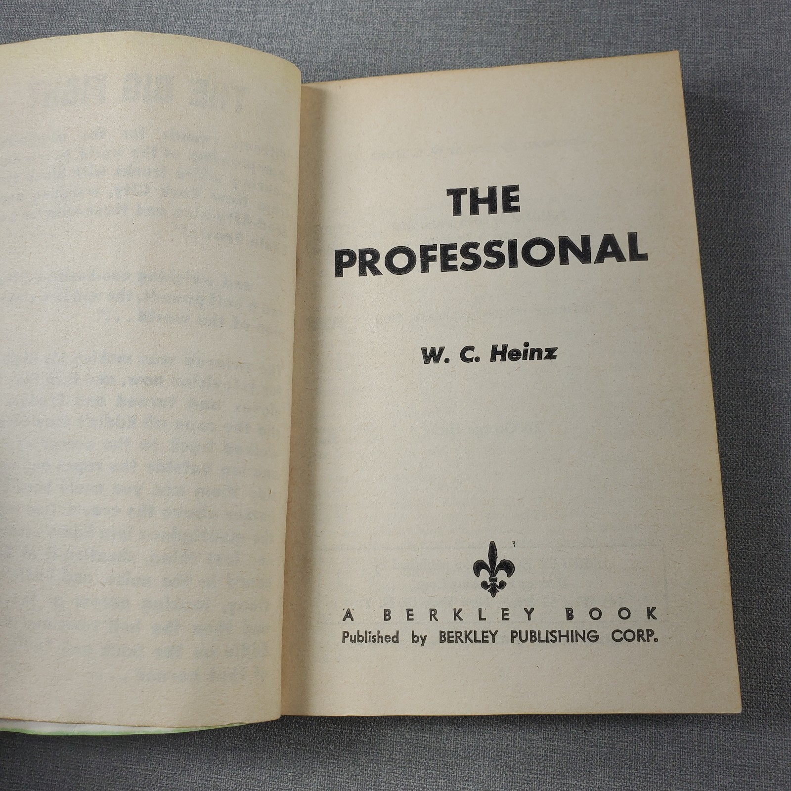 The Professional W C Heinz 1959 Vintage Paperback Book Boxing Sports Berkley