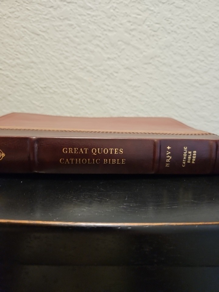 Nrsvce, Great Quotes Catholic Bible, Leathersoft, Burgundy, Comfort Print: Holy