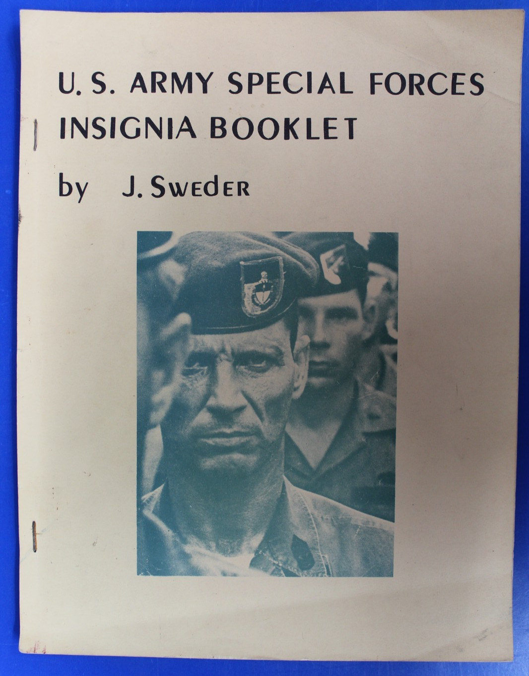 Scarce U.S. Army Special Forces Insignia Booklet by J. Sweder 36 Pages PB