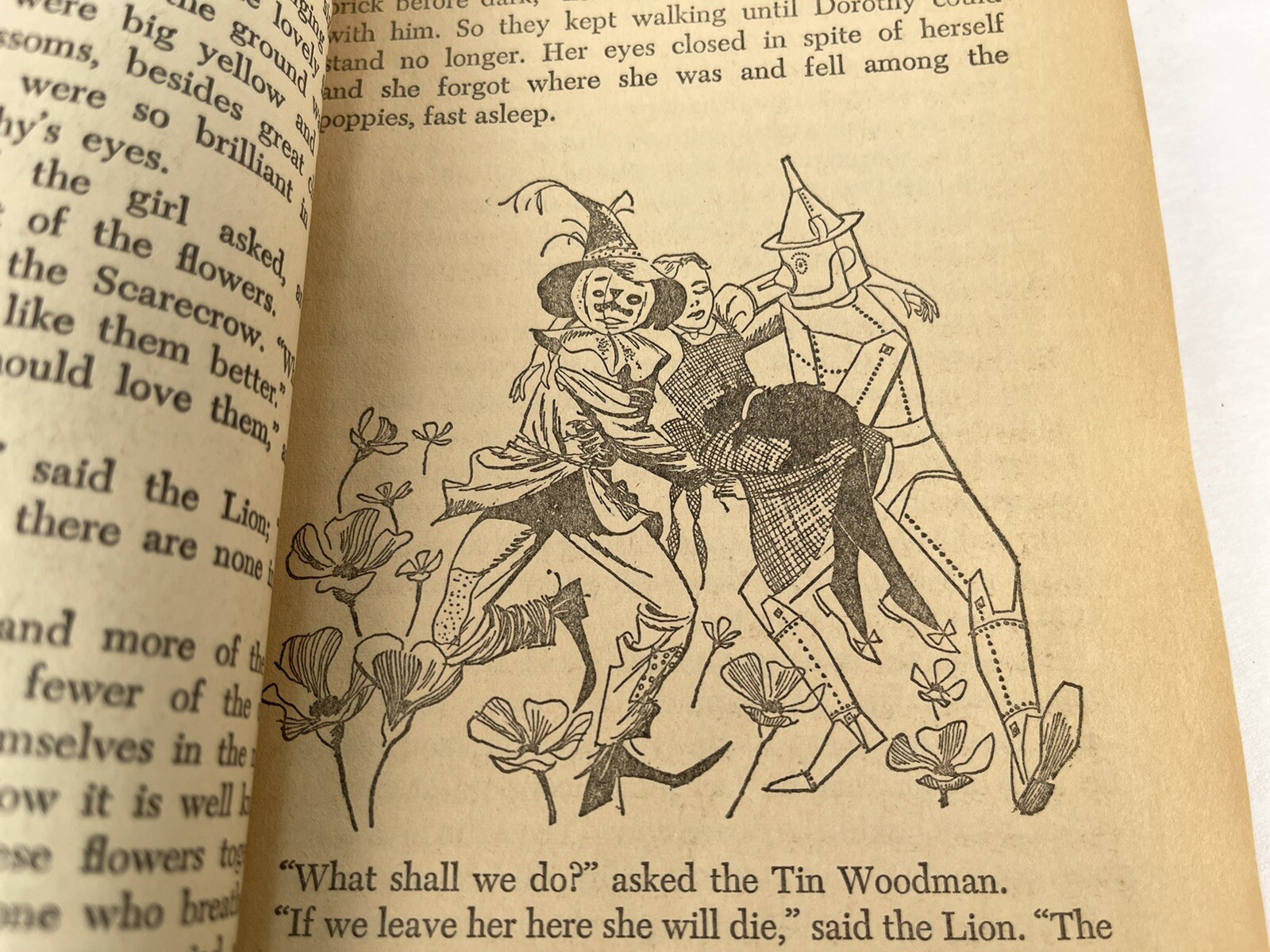 Wizard of Oz Paperback Book 1968, Printed in the USA, 156 pages 7.75×5″