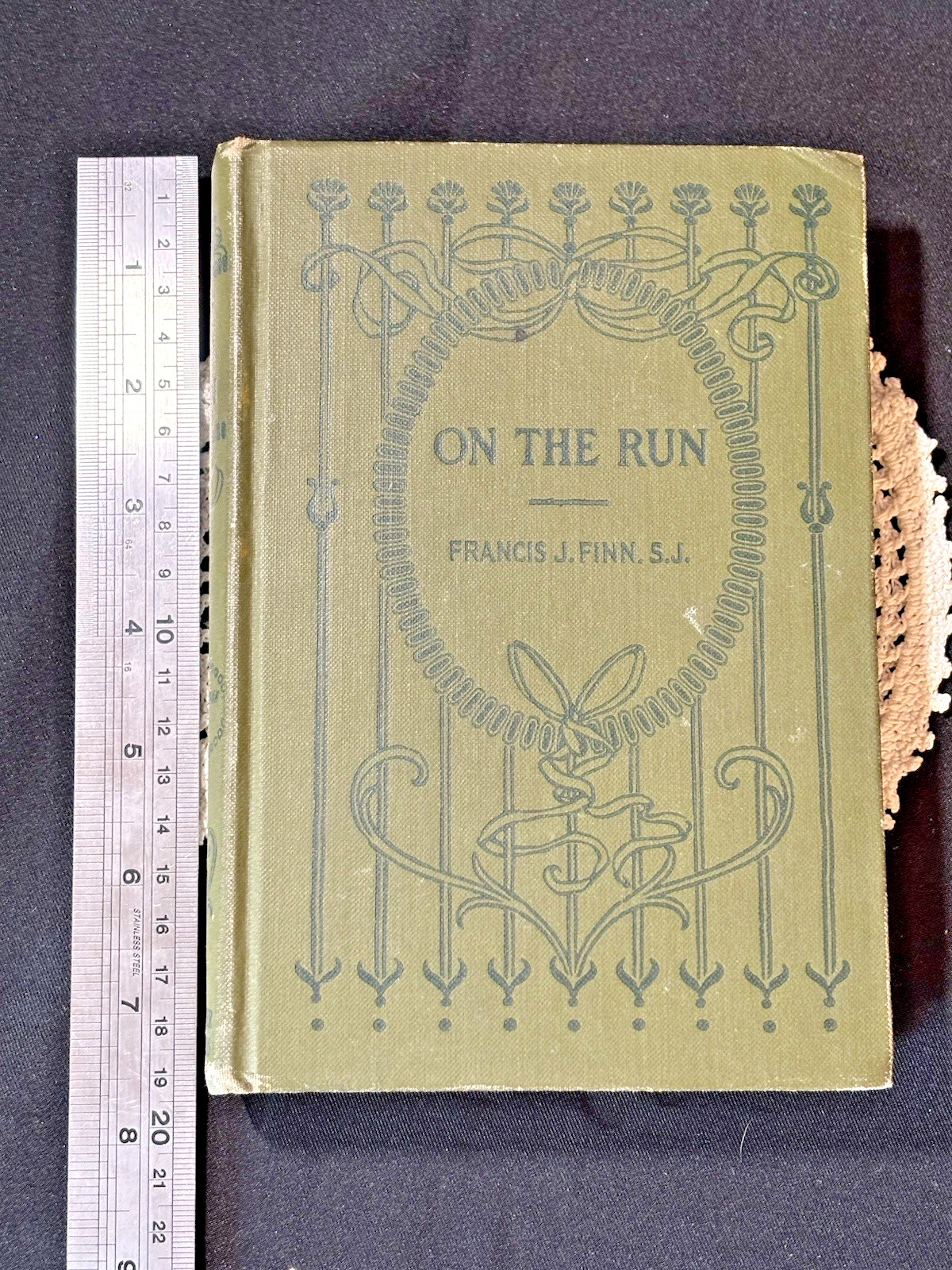 ON THE RUN by Francis J. Finn S.J. FIRST EDITION HC 1922 Benziger Brothers