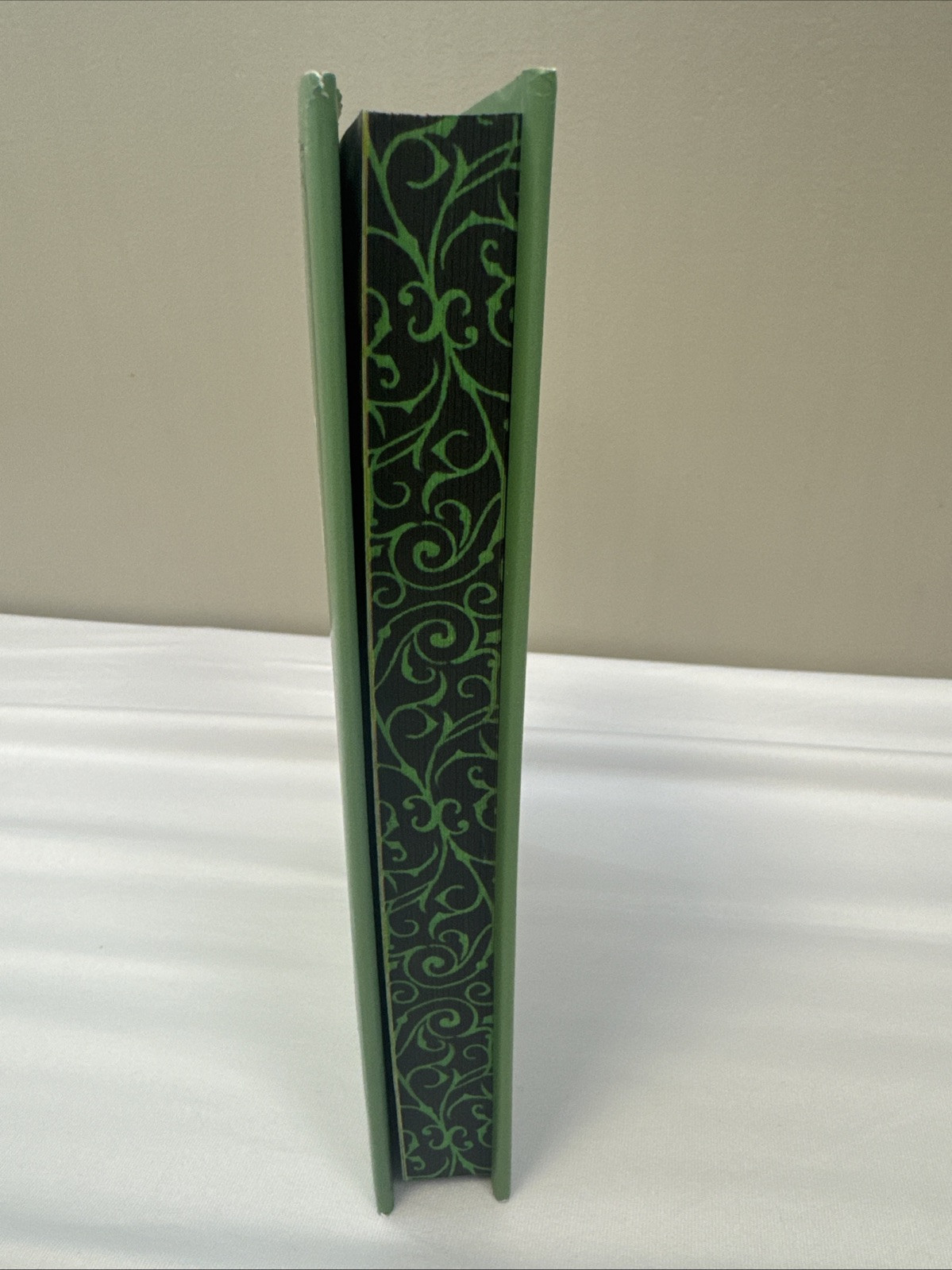 Legends & Lattes : Deluxe Edition, Hardcover by Travis Baldree