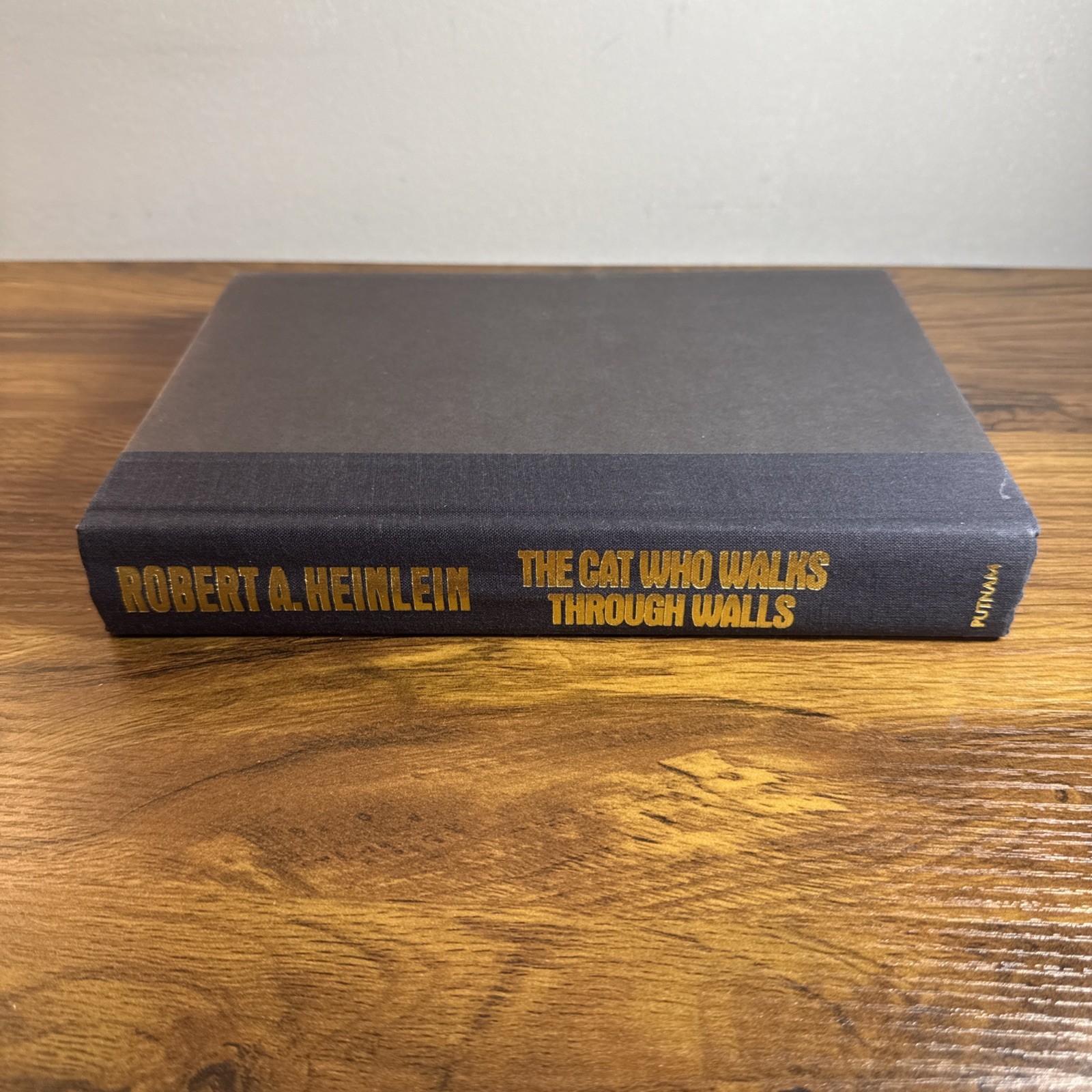The Cat Who Walks Through Walls – Robert A. Heinlein 1985 1st Edition HC/DJ