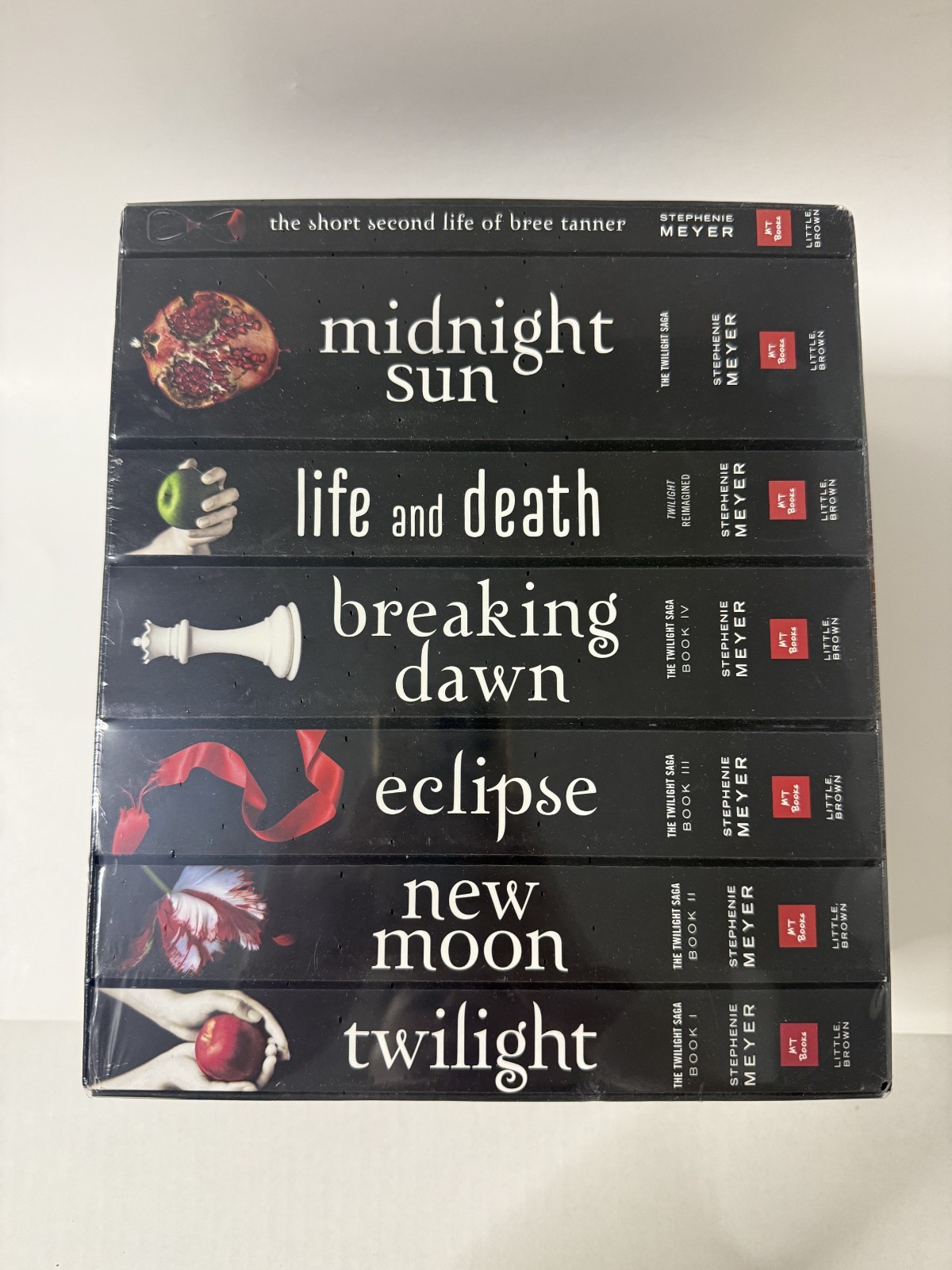 The Twilight Saga Complete – Paperback, by Meyer Stephenie – Brand New Condition
