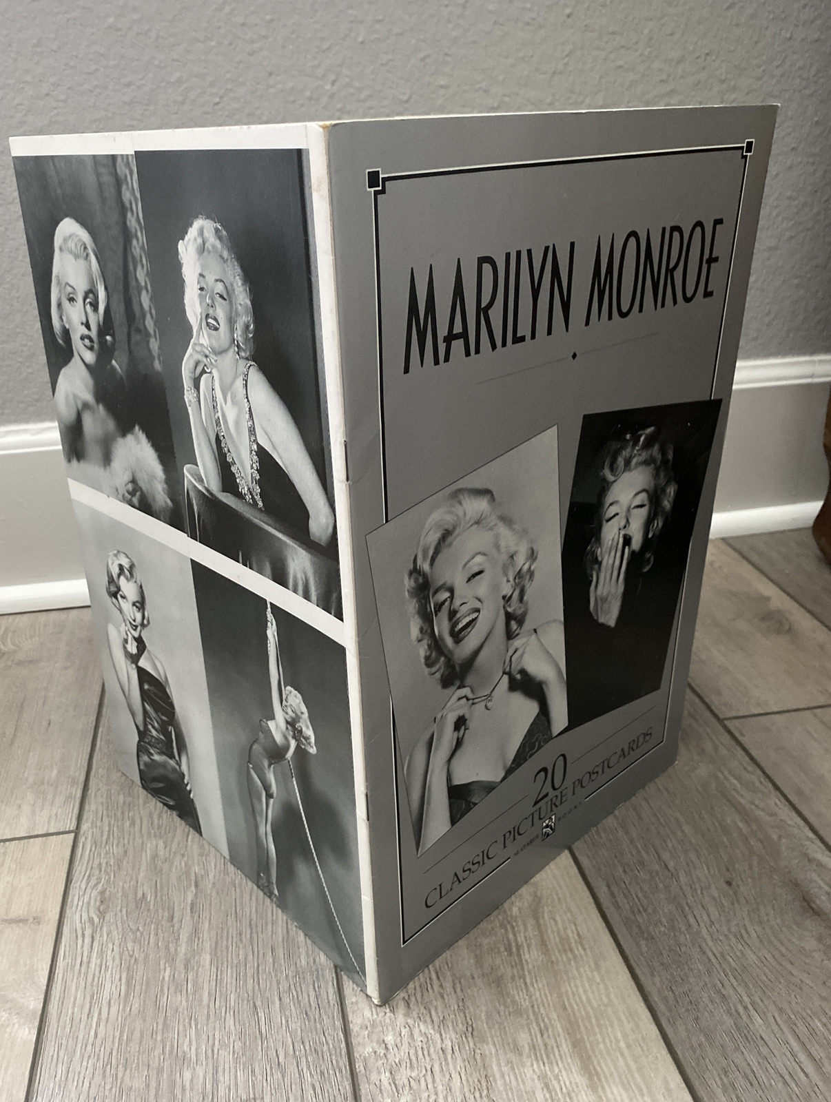 Vintage Marilyn Monroe 20 Classic Picture Postcards Book Seafarer Rare Complete