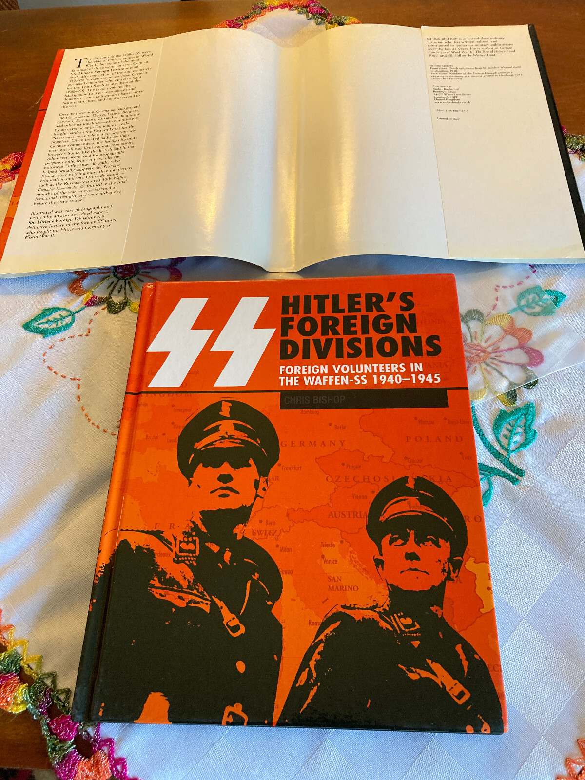 CHRIS BISHOP Hitler’s Foreign Divisions 1940 SS Volunteers ©2005 Amber Books Ltd