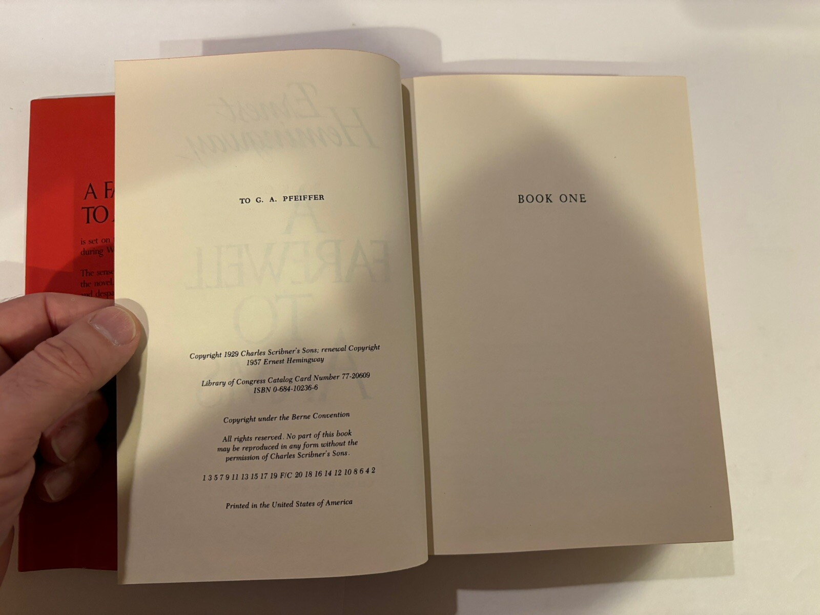 A FAREWELL TO ARMS (FAREWELL TO ARMS) By Ernest Hemingway -1983 Hardcover *VG*