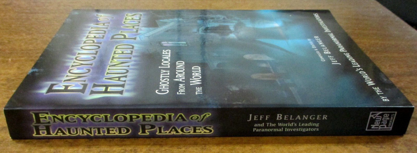„Encyclopedia of Haunted Places“ Ghostly Locales -Trade Paperback (2005)