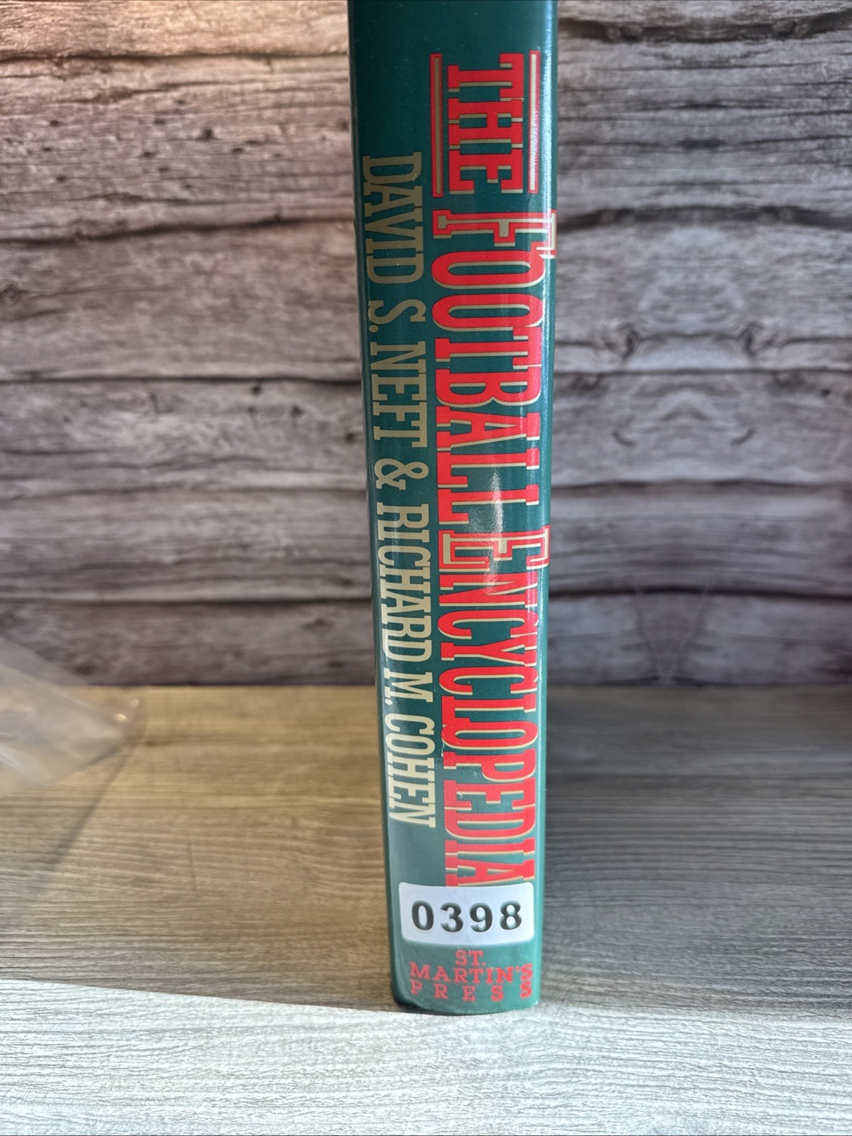 Football Encyclopedia : The Complete History of Professional Football from 1892