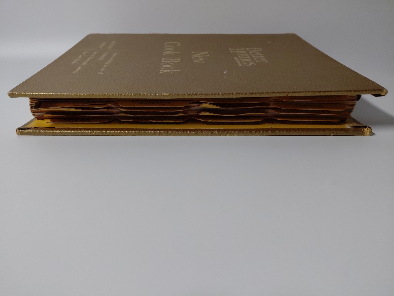 Better Homes Gardens New Cook Book Gold Souvenir Edition 1965 Gold 5 Ring-Binder